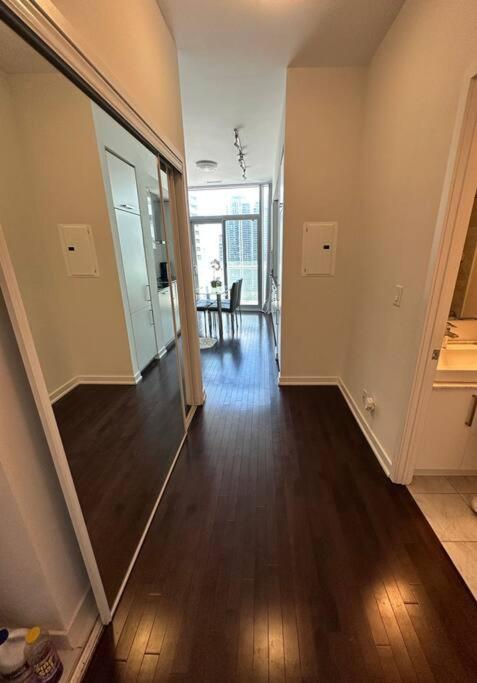 Downtown Toronto Luxury Condo photo 4
