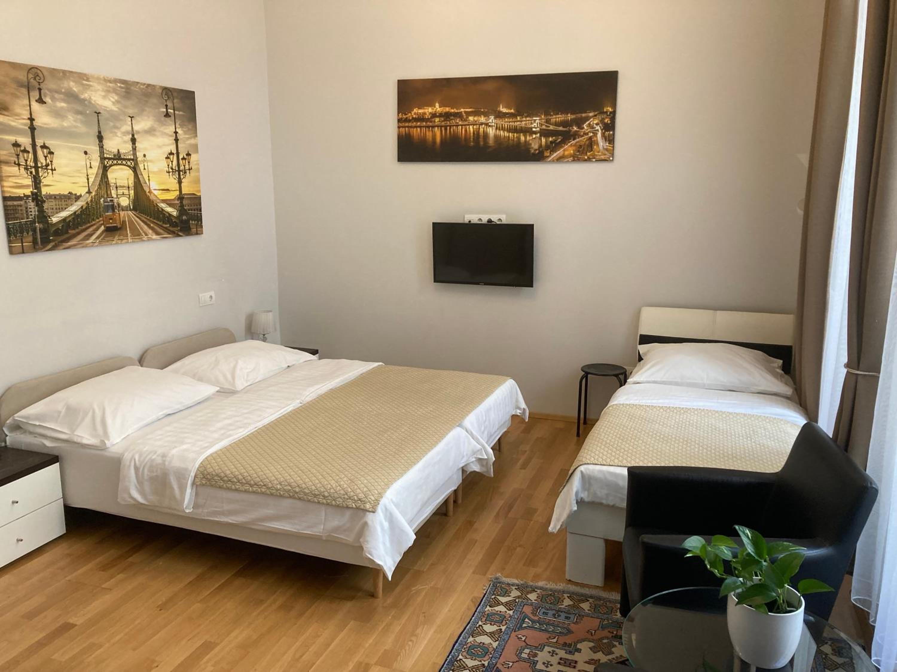 Anabelle Bed and Budapest
