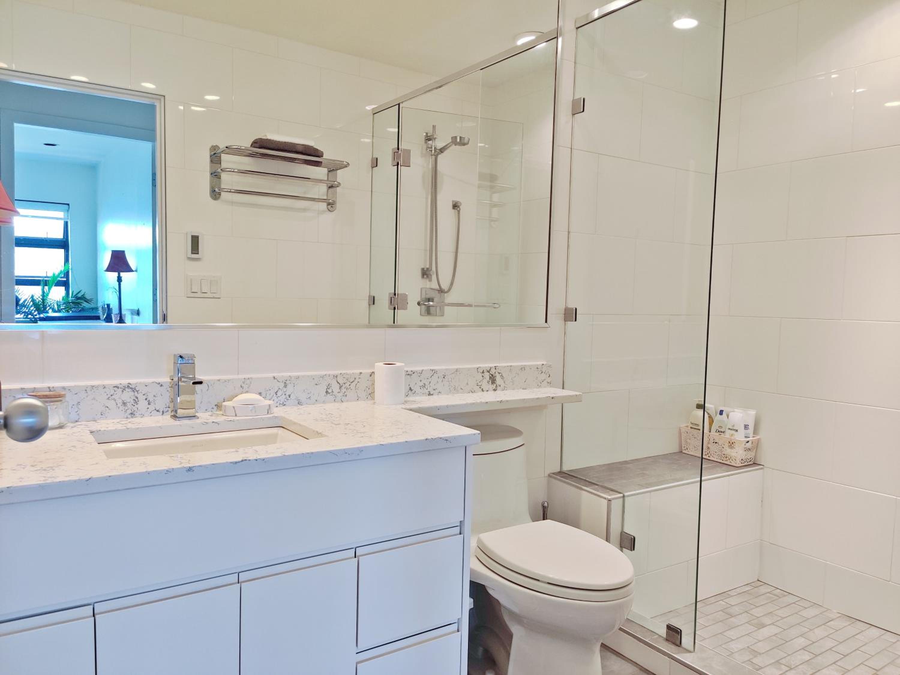 Waterfront Room2 with Private Bath near Marina