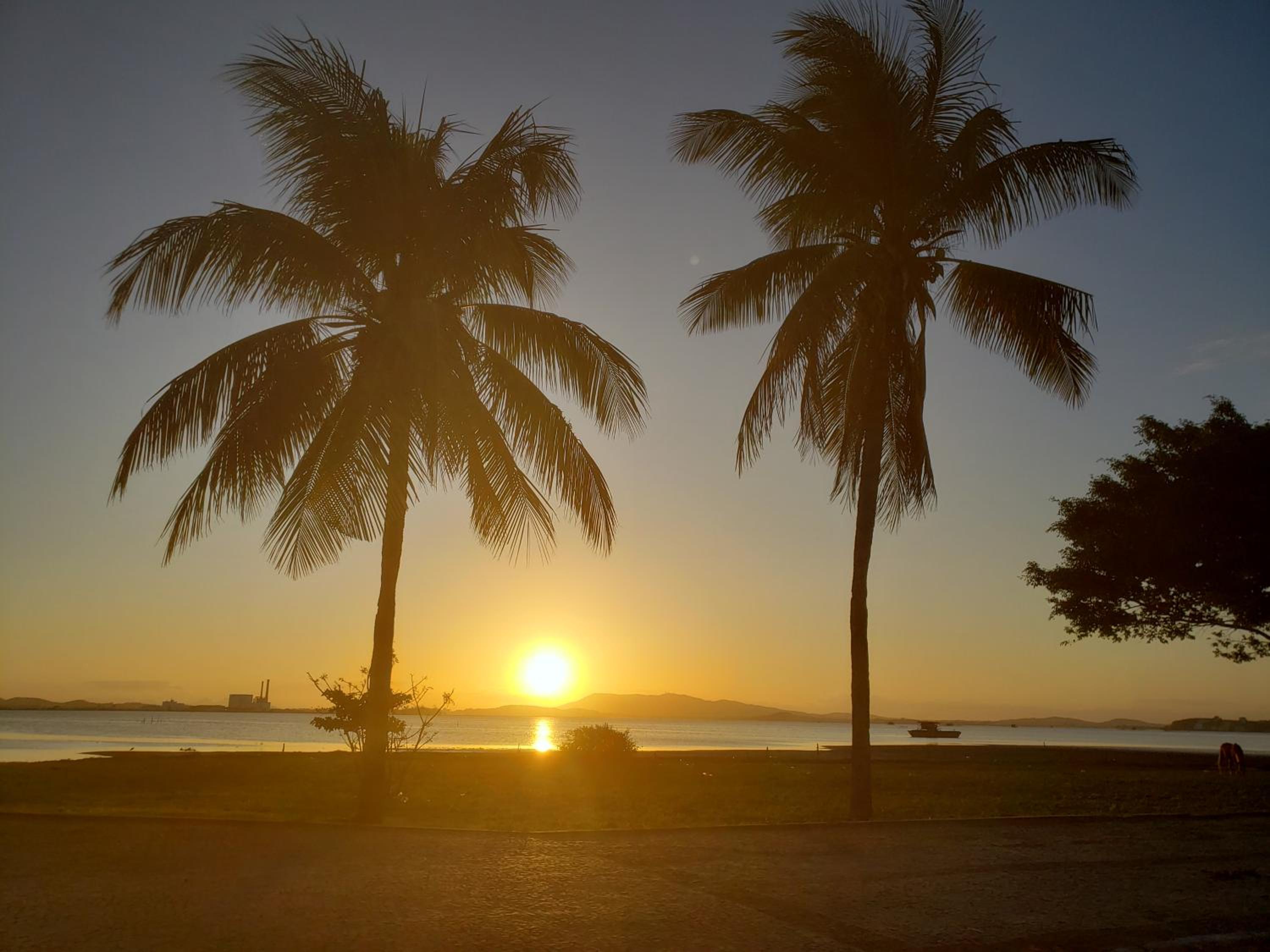 Apto Cabo Frio RJ Mobiliado há 170 metros da Praia do Forte com Wi-Fi e Garagem coberta