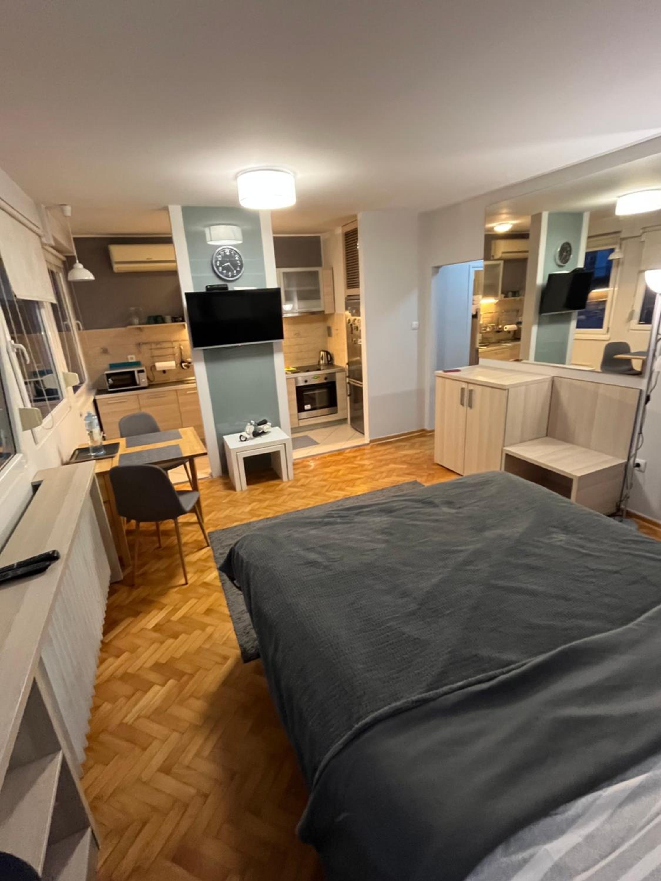 LEO Central Apartment