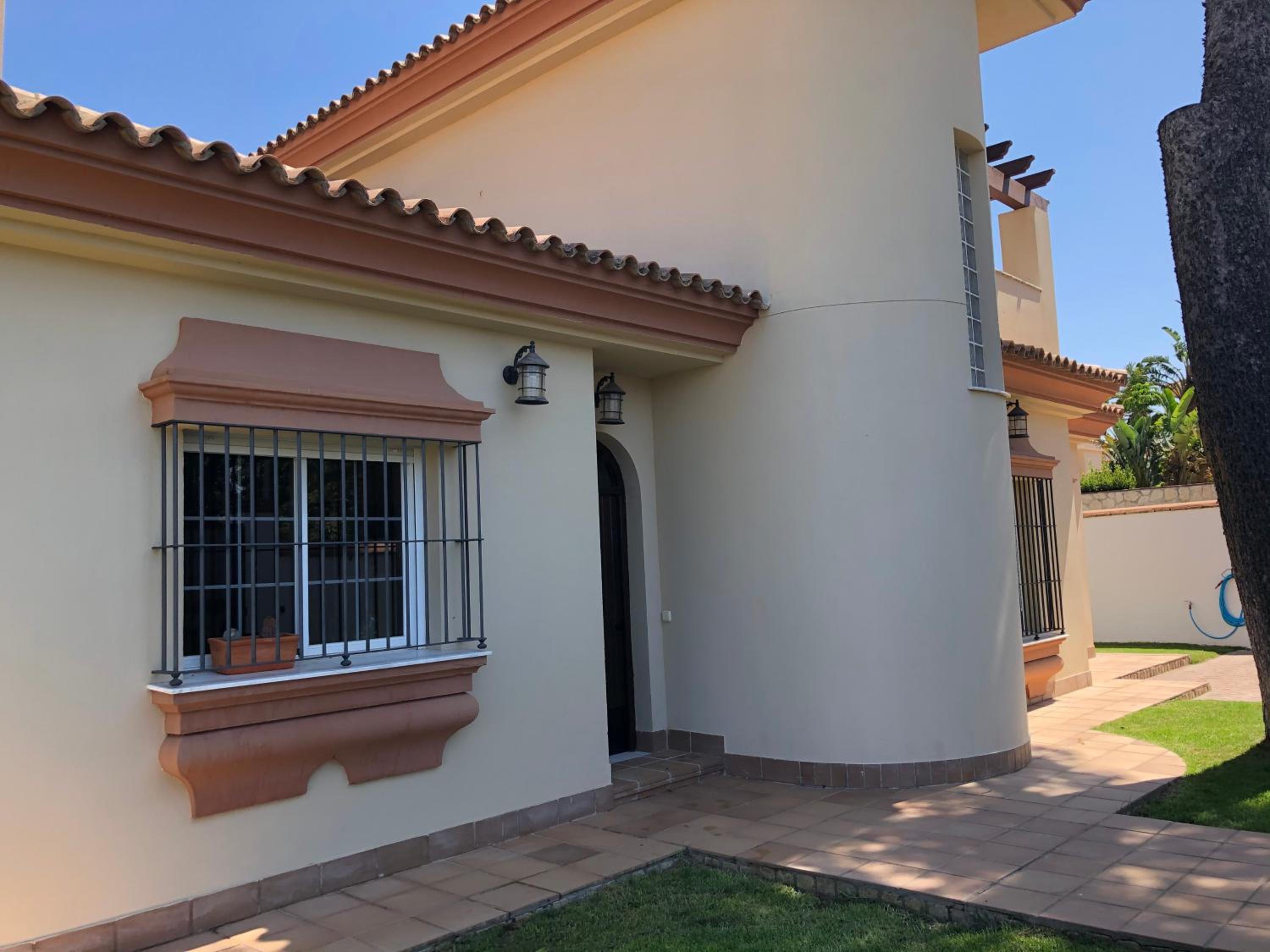 Moderno y amplio chalet, con piscina privada view 4