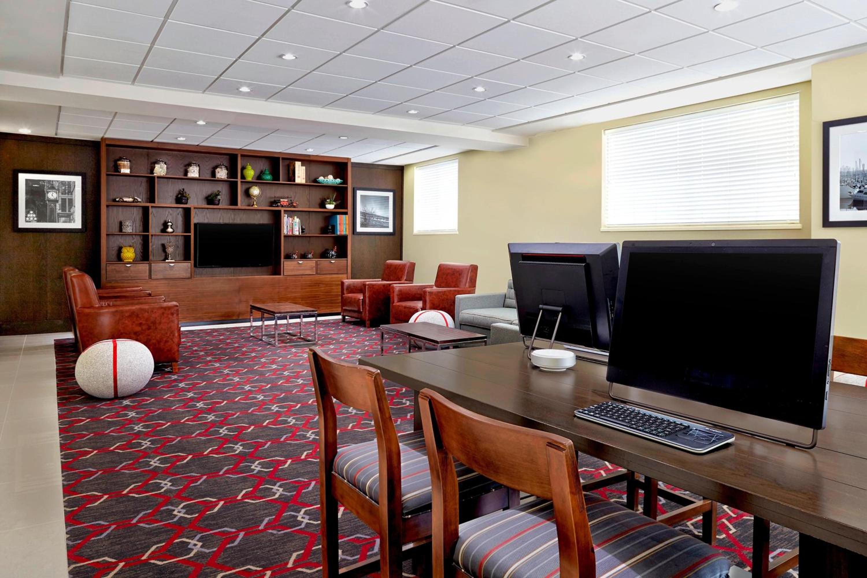 Surrey Vacations - Four Points by Sheraton Surrey - Property Image 9