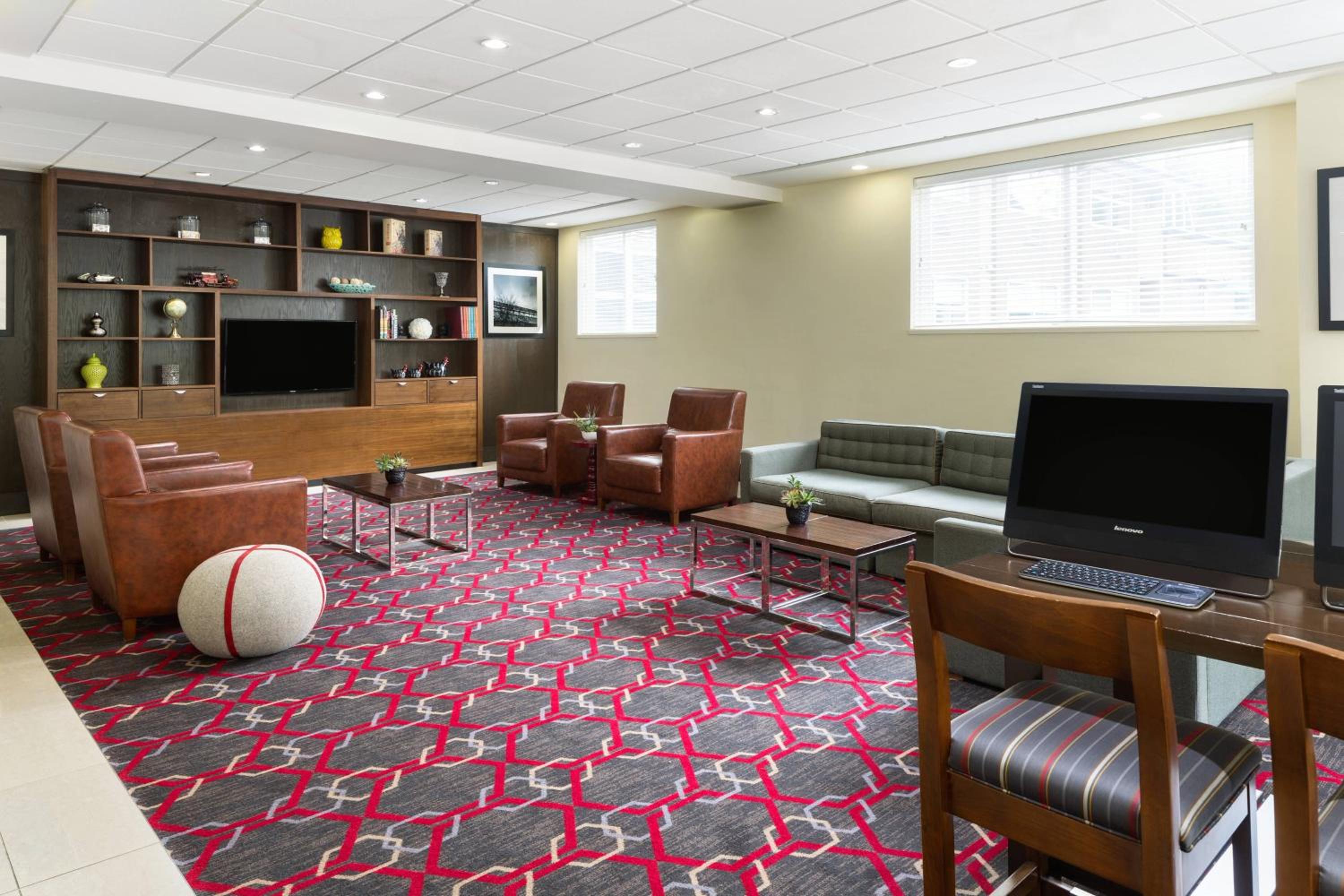 Surrey Vacations - Four Points by Sheraton Surrey - Property Image 8