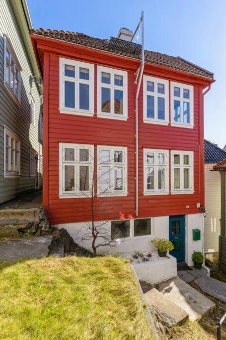 Dinbnb Homes I 200m to Bryggen I Make Memories with Friends and Family! view 3