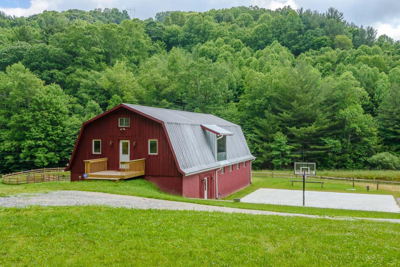 Red Barn at Tiffanys Estate view 5