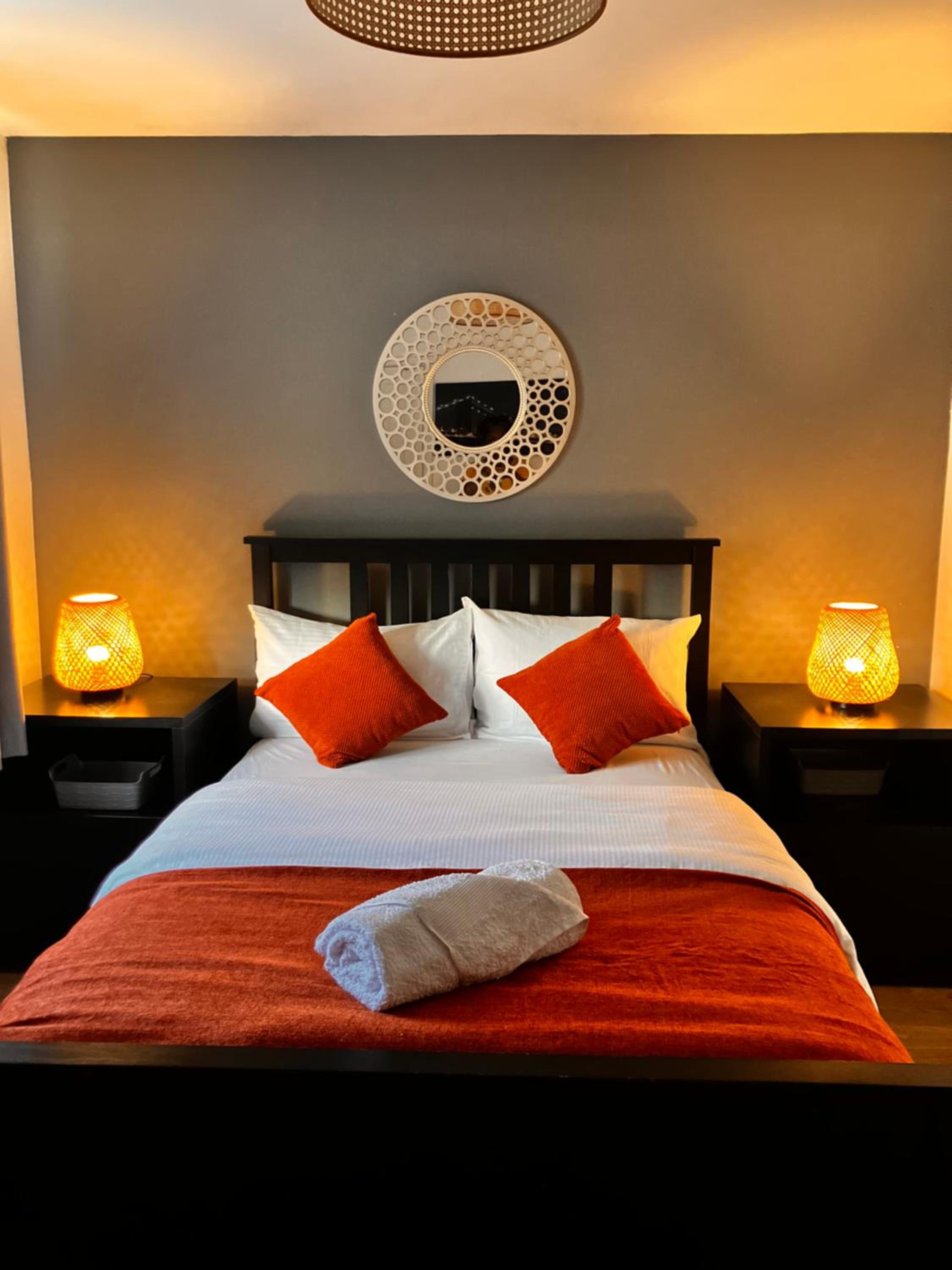 Urban Escape Glasgow Green Free Parking 20min walk to City Center view 5