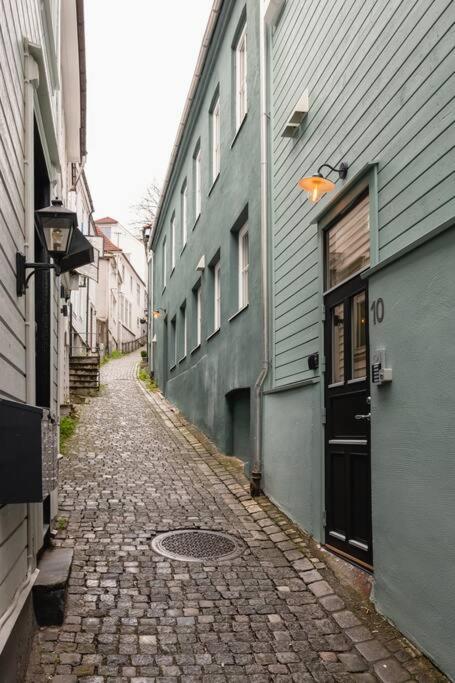Dinbnb Apartments I Mid-City Luxury with Mini Balcony and Smart TV & Sound System view 5