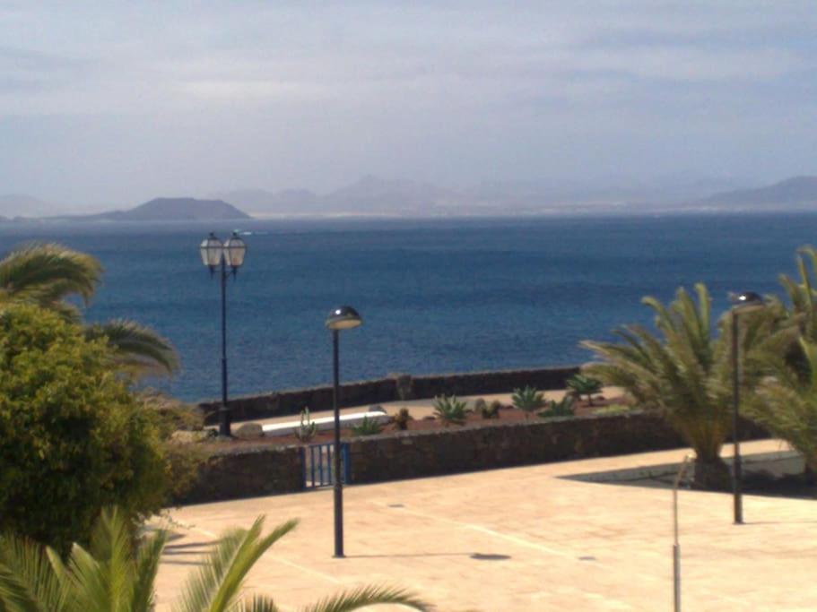 Duplex con piscina en 1ª linea de mar. Super vistas view 3
