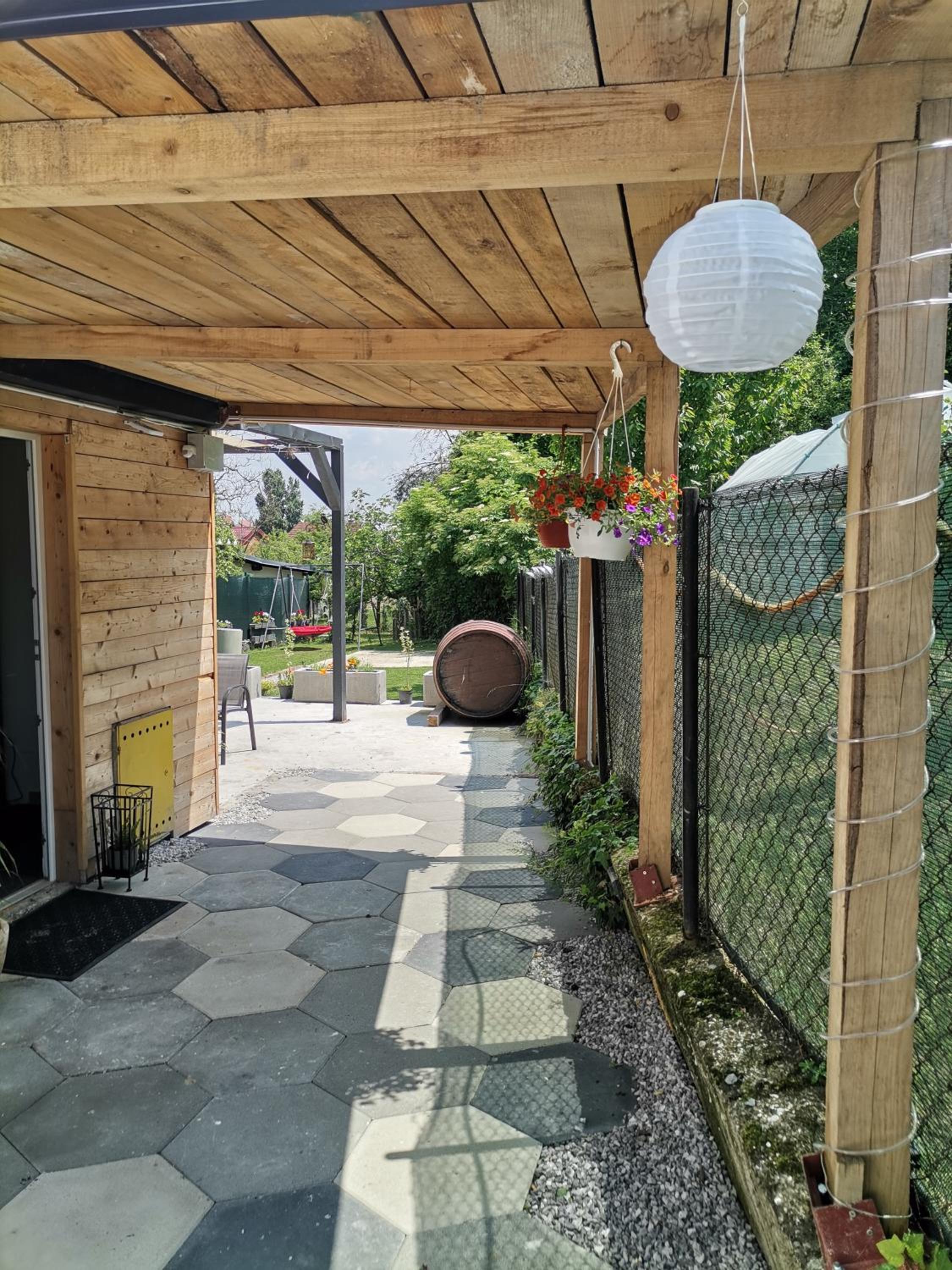 Green Garden Station
