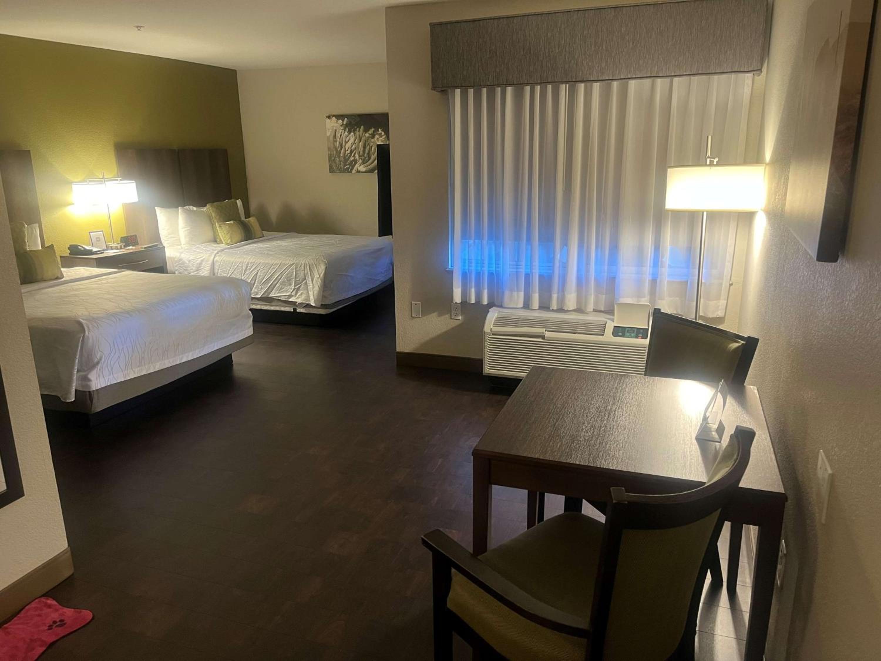 Phoenix Vacations - Best Western North Phoenix Hotel - Property Image 1