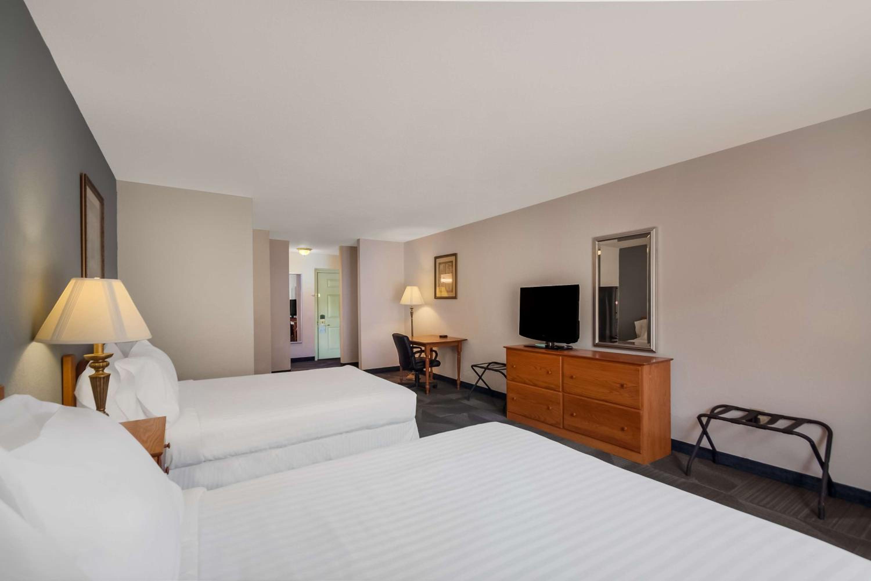 SureStay Plus Hotel by Best Western Berkeley Springs - Property Image 12