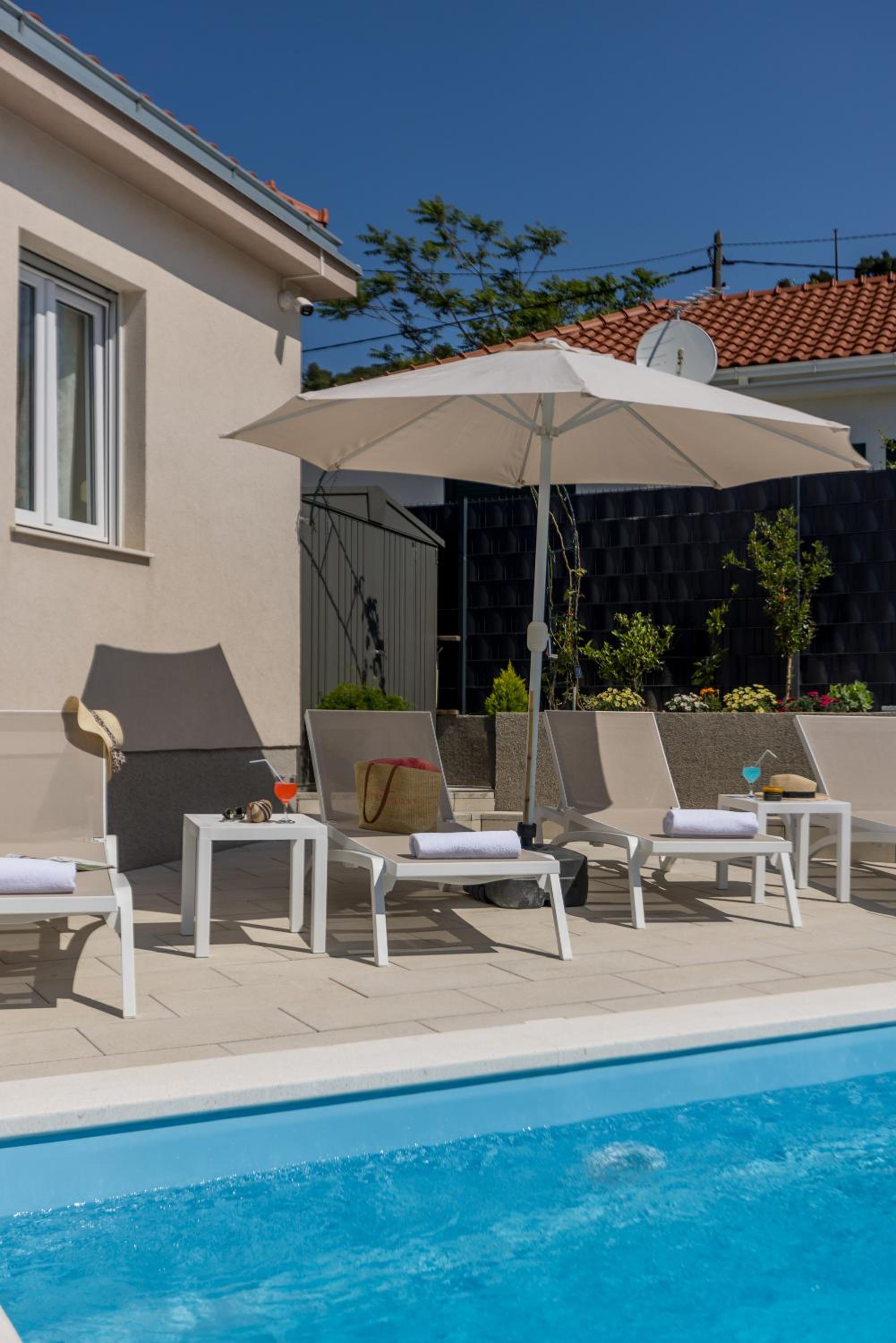 Villa KaTess with heated pool view 4