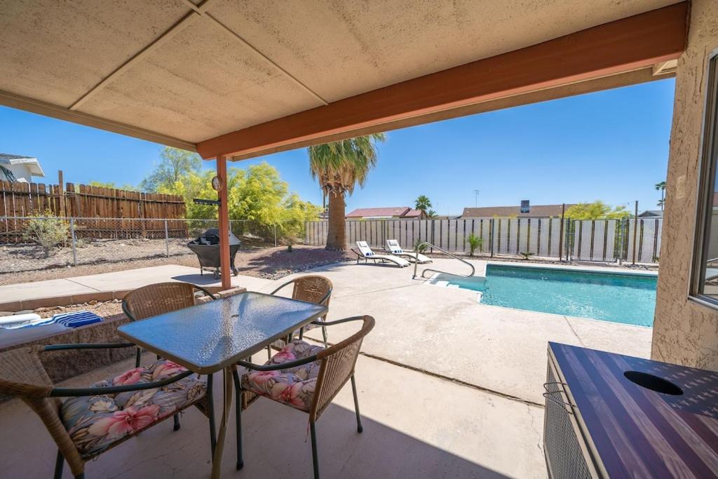 Large Lake Havasu retreat with private heated pool and gameroom for family fun