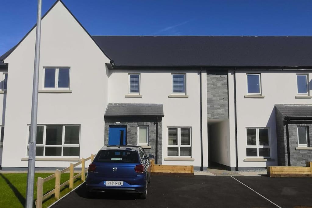 Hotel In the country yet close to town - Image 1