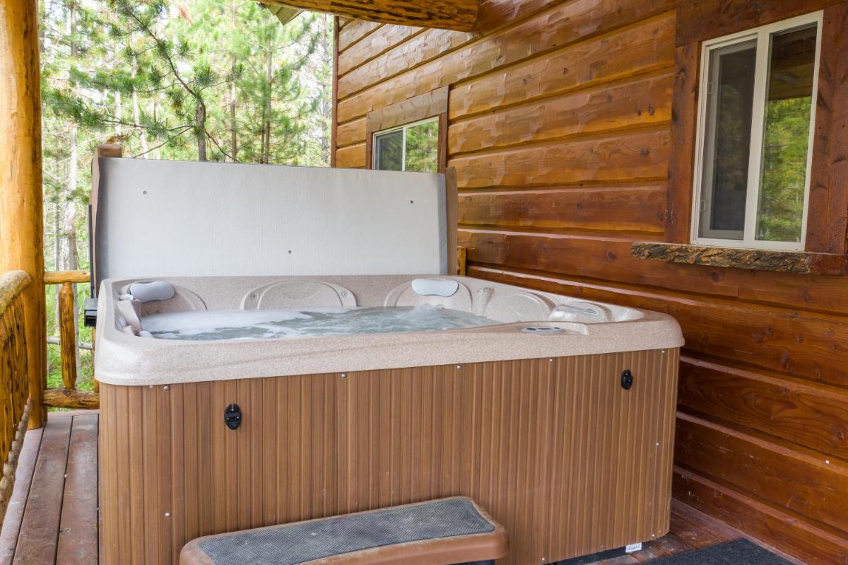 Mountain General by KABINO Hot Tub BBQ Pit FirePit Horseshoe Pit Foosball Air Hockey Games WiFi Grill view 2