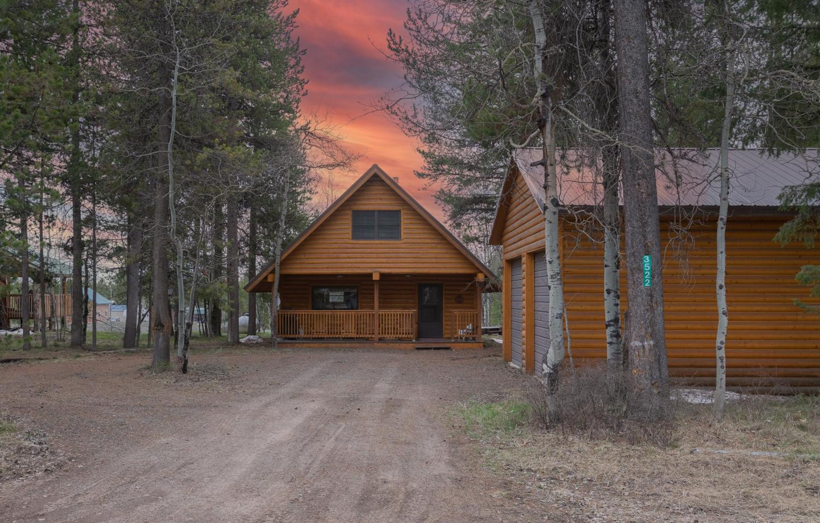 Hotel Remington Reload by KABINO Hot Tub FirePit Roku Big Yard Driveway Grill WiFi Trails - Image 1