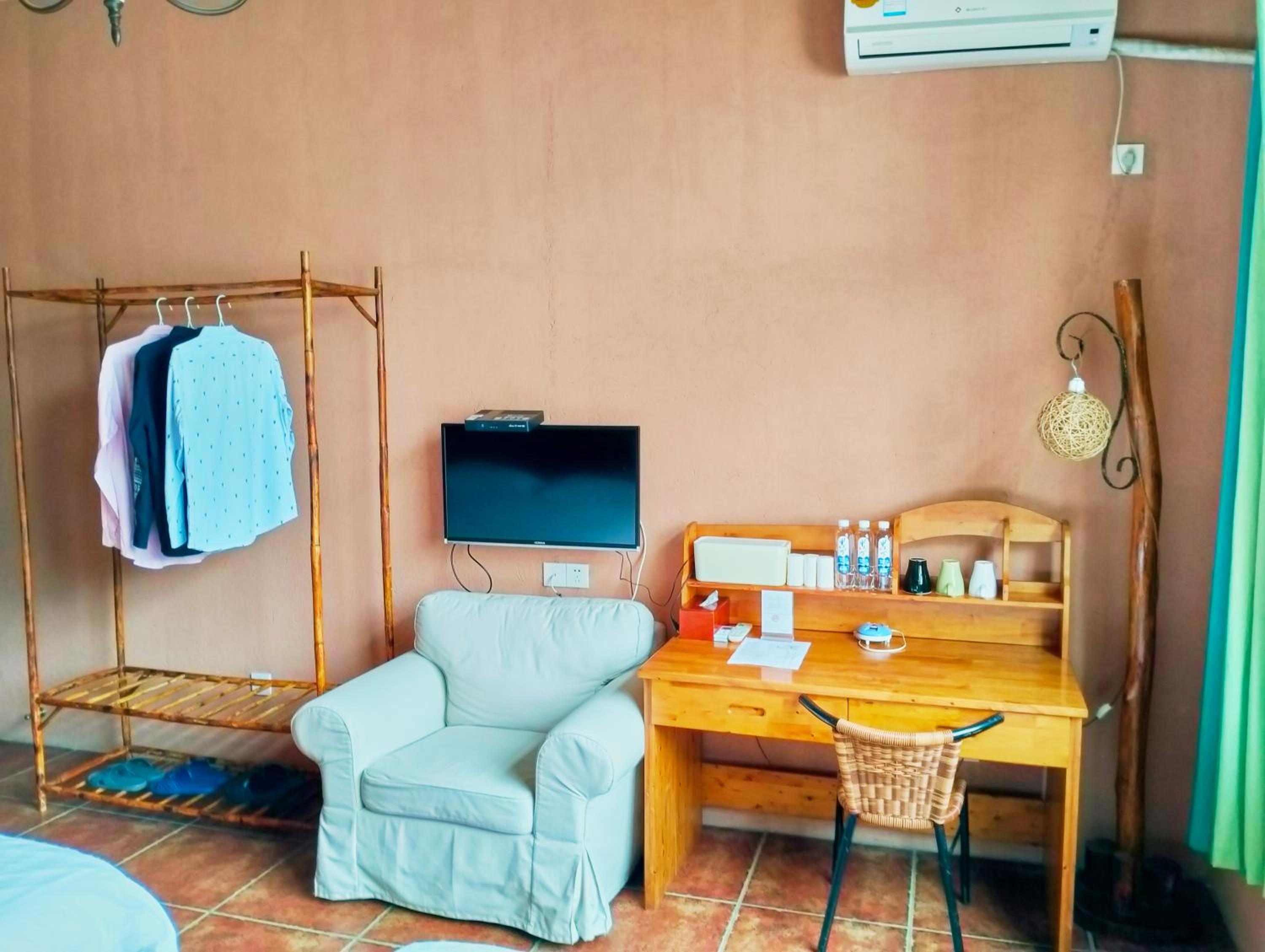 Yangshuo Eden's Social Guesthouse - Wake up to a hearty Western breakfast & fresh craft coffee & night beers & outdoor activities