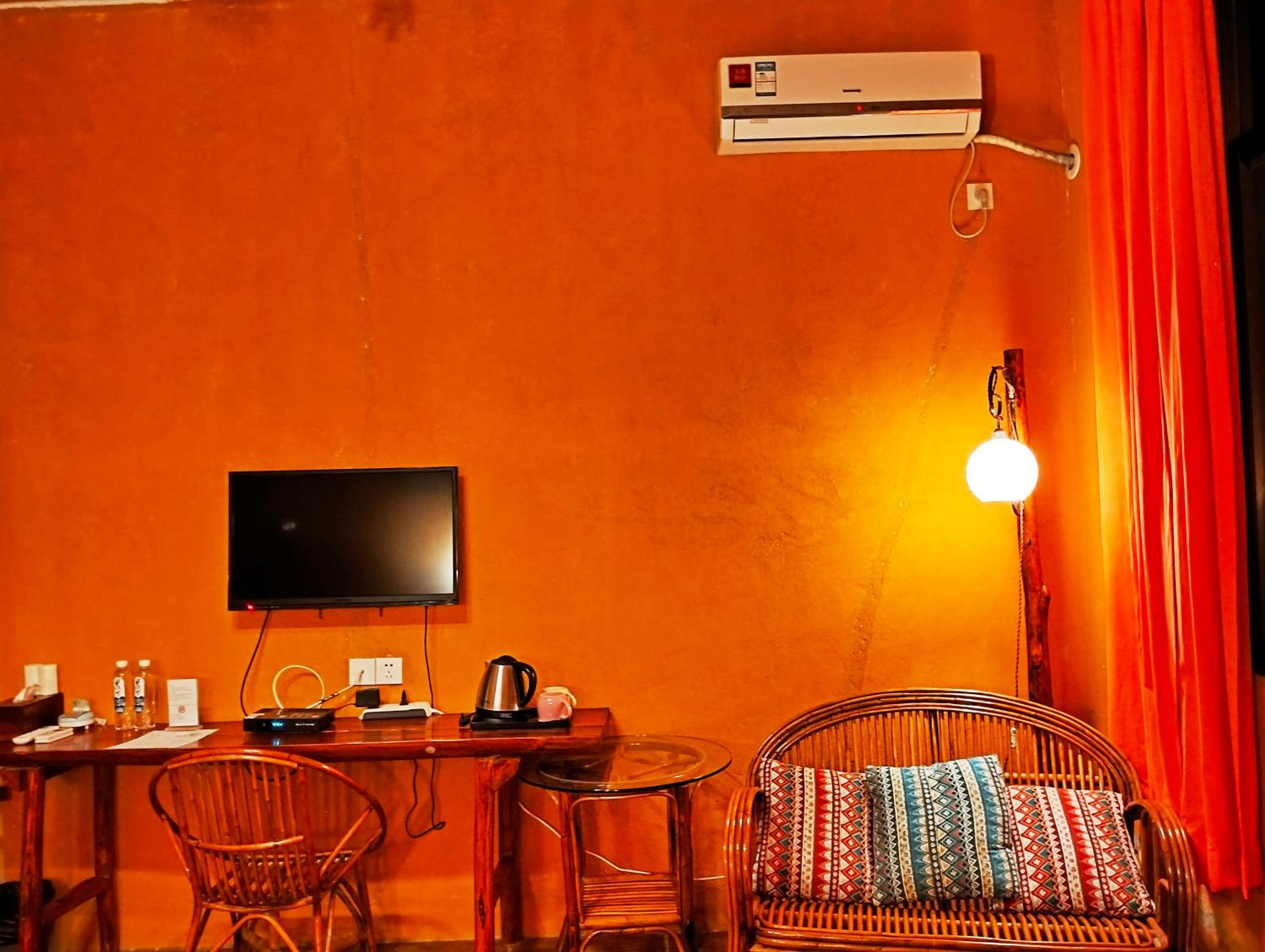 Yangshuo Eden's Social Guesthouse - Wake up to a hearty Western breakfast & fresh craft coffee & night beers & outdoor activities
