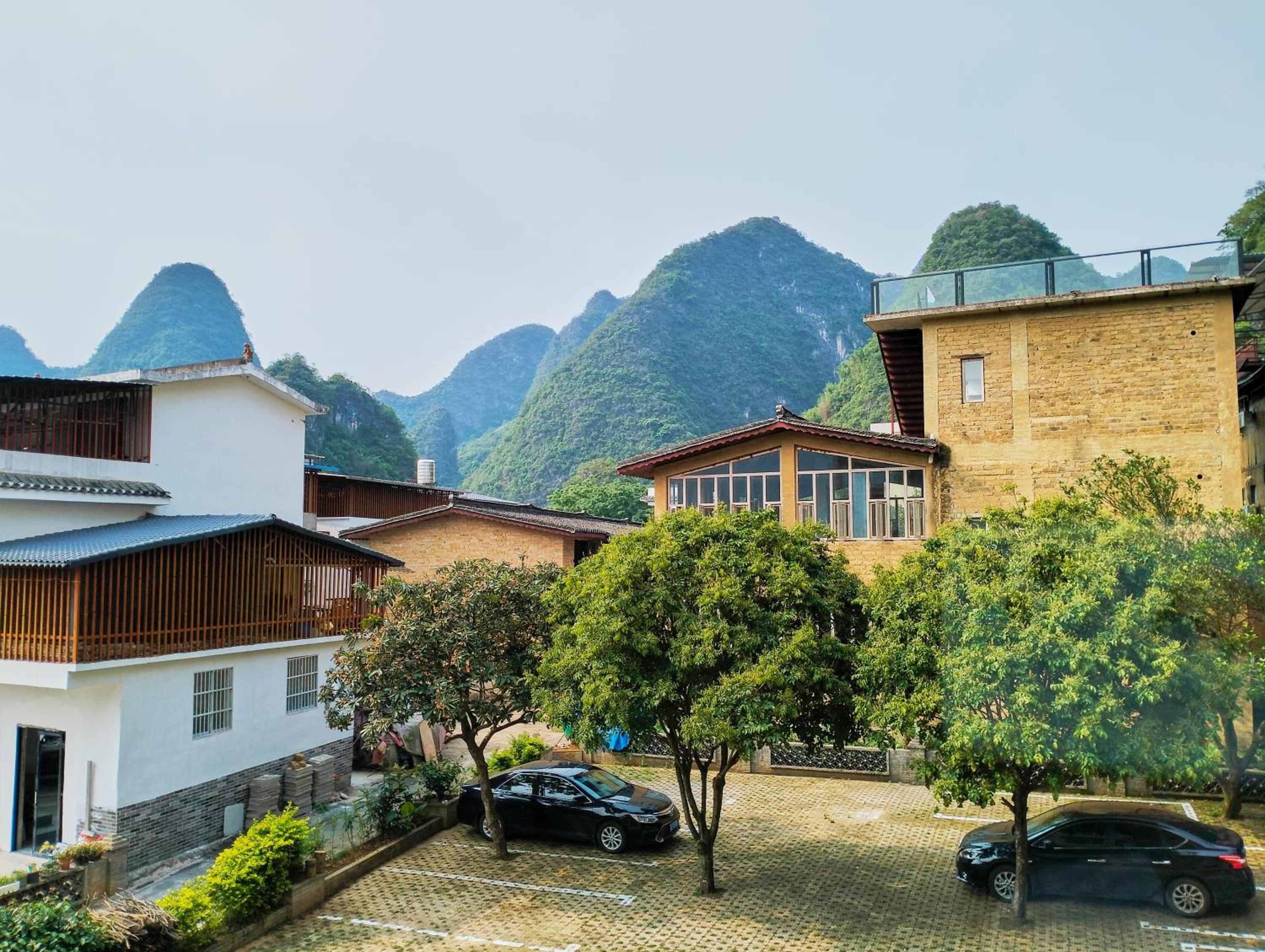 Yangshuo Eden's Social Guesthouse - Wake up to a hearty Western breakfast & fresh craft coffee & night beers & outdoor activities