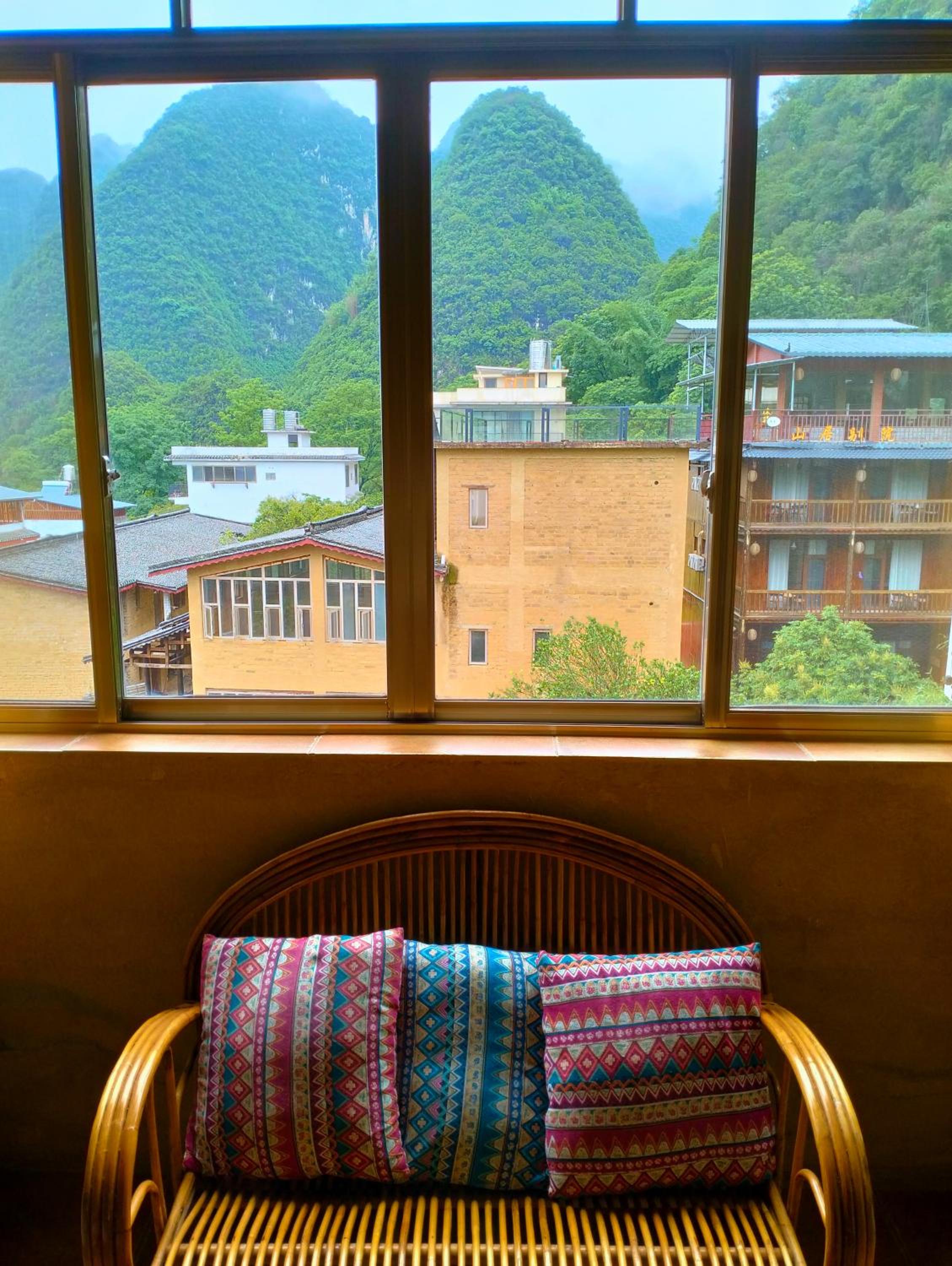 Yangshuo Eden's Social Guesthouse - Wake up to a hearty Western breakfast & fresh craft coffee & night beers & outdoor activities