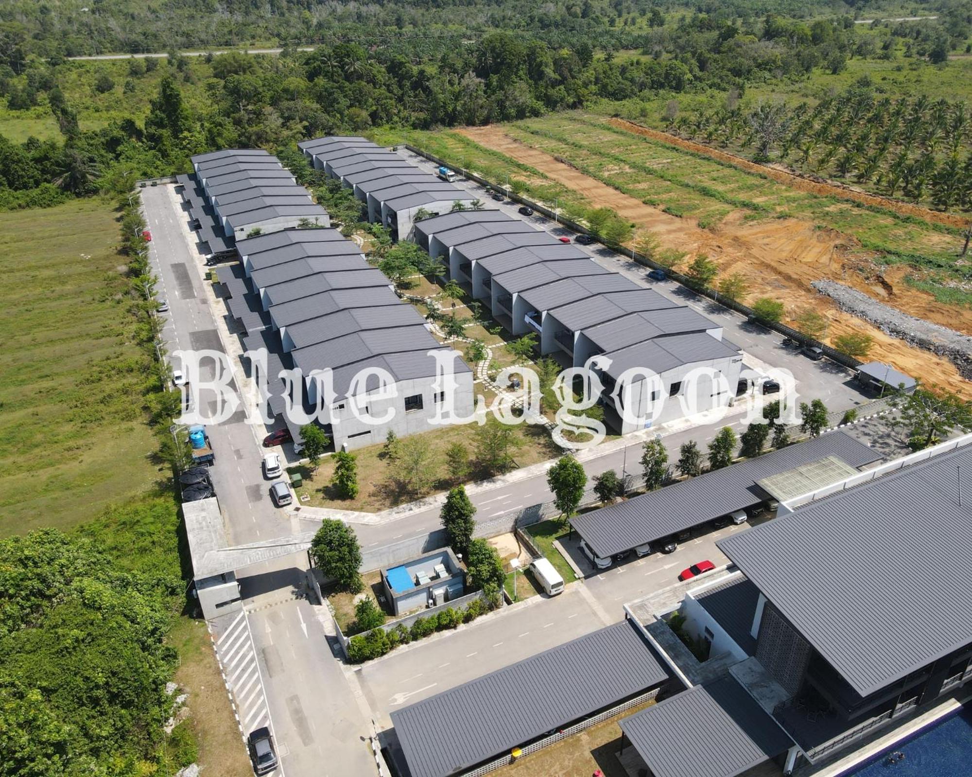 Roxy Sematan Townhouse - Blue Lagoon