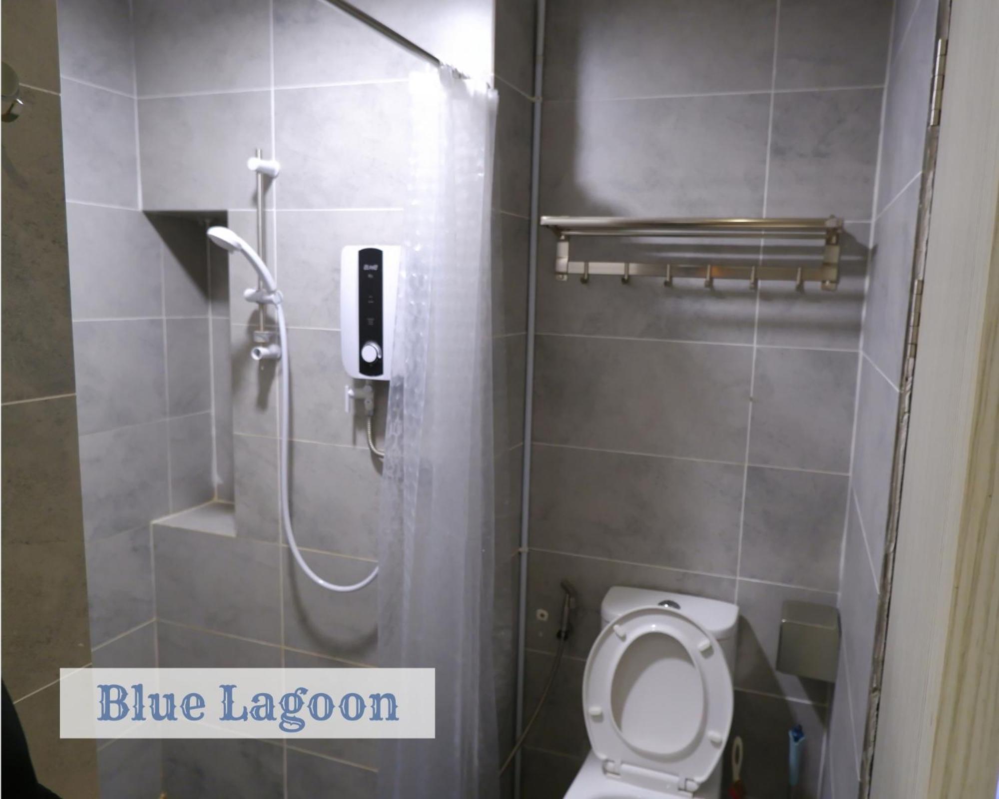 Roxy Sematan Townhouse - Blue Lagoon