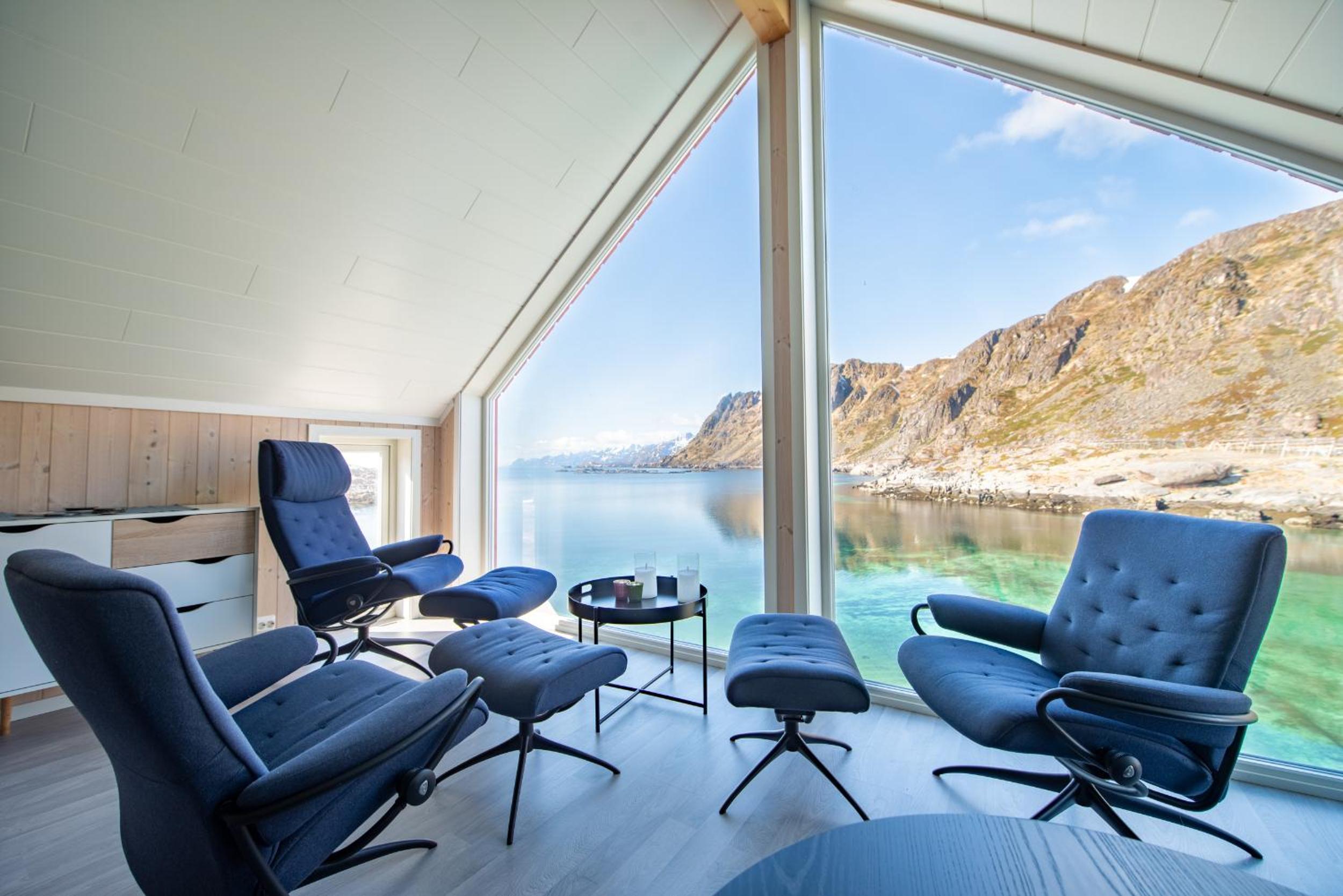 Lofoten Waterfront luxury lodge view 2