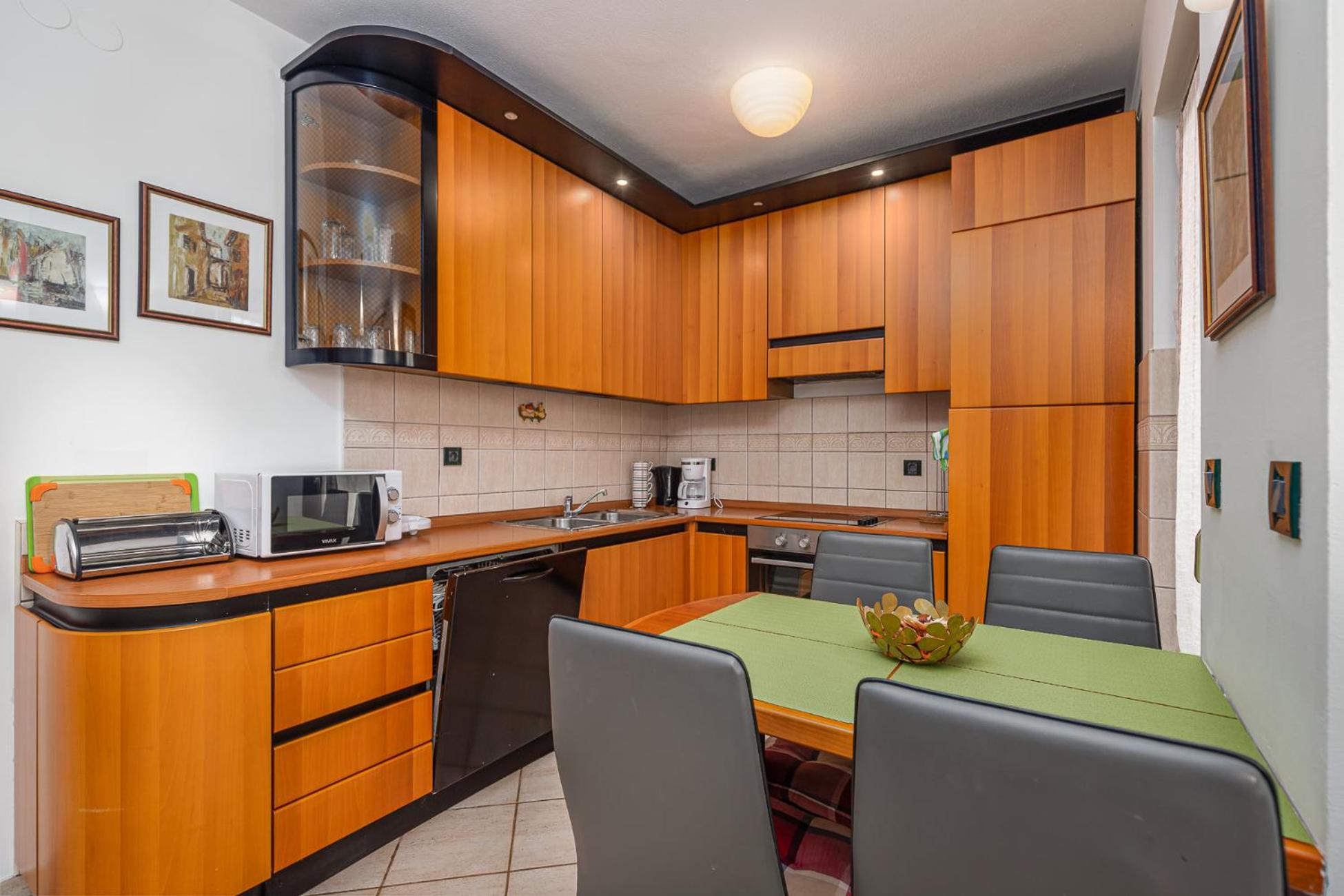 Sea View Apartment - Roberto - Property Image 15