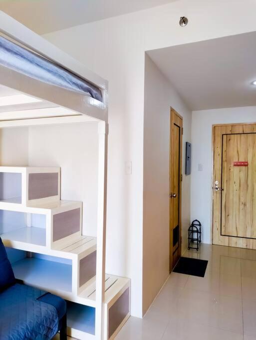 NEW Cozy condo unit w/ wifi next to Abreeza
