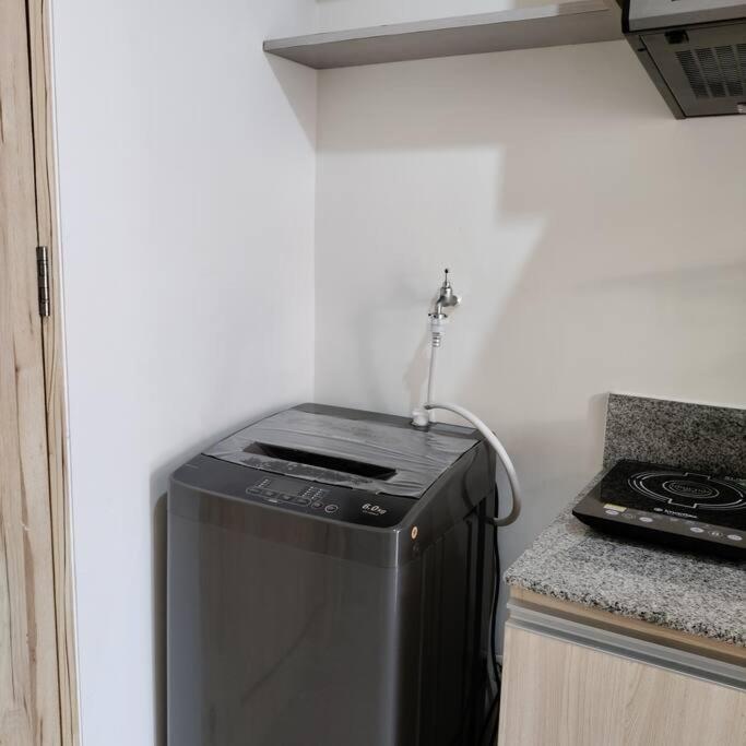 NEW Cozy condo unit w/ wifi next to Abreeza
