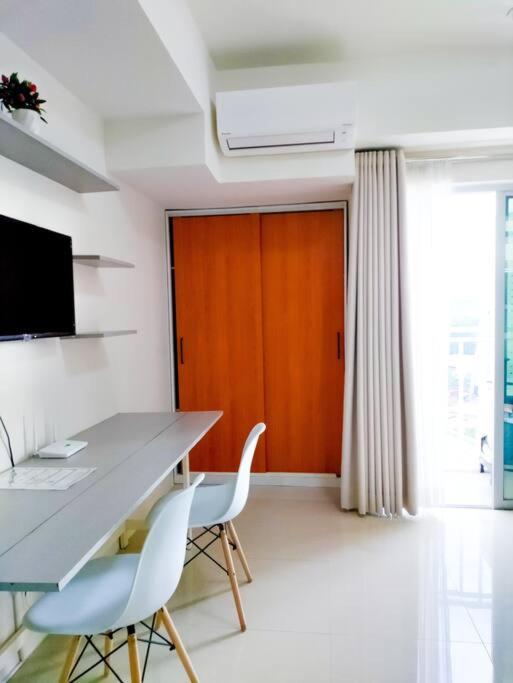 NEW Cozy condo unit w/ wifi next to Abreeza