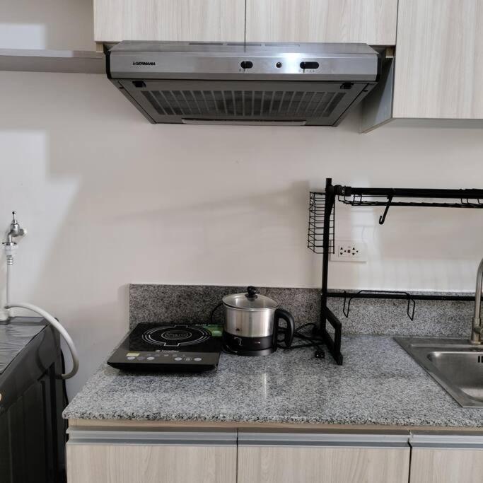 NEW Cozy condo unit w/ wifi next to Abreeza