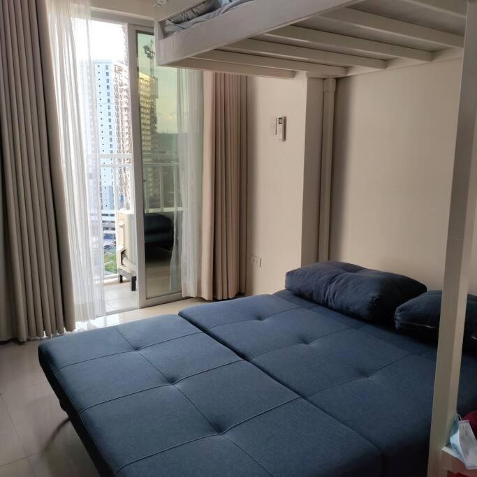 NEW Cozy condo unit w/ wifi next to Abreeza