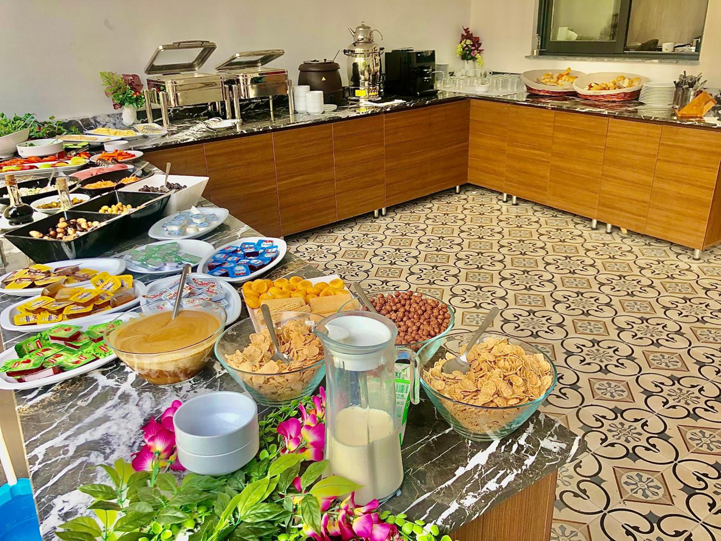 Wolf Of The City Otel - Image 5