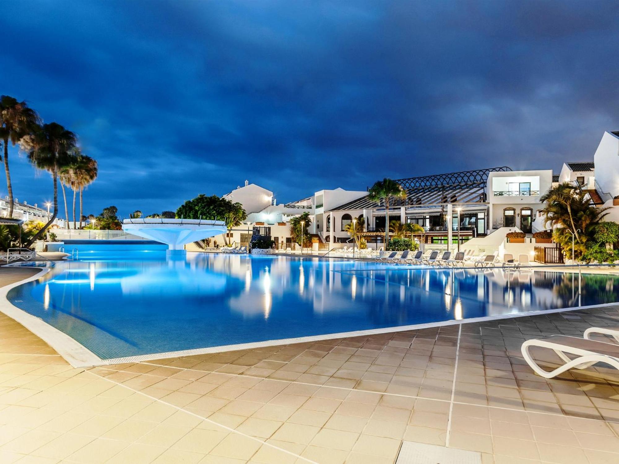 BLUE WATERS Apartment with heated pool