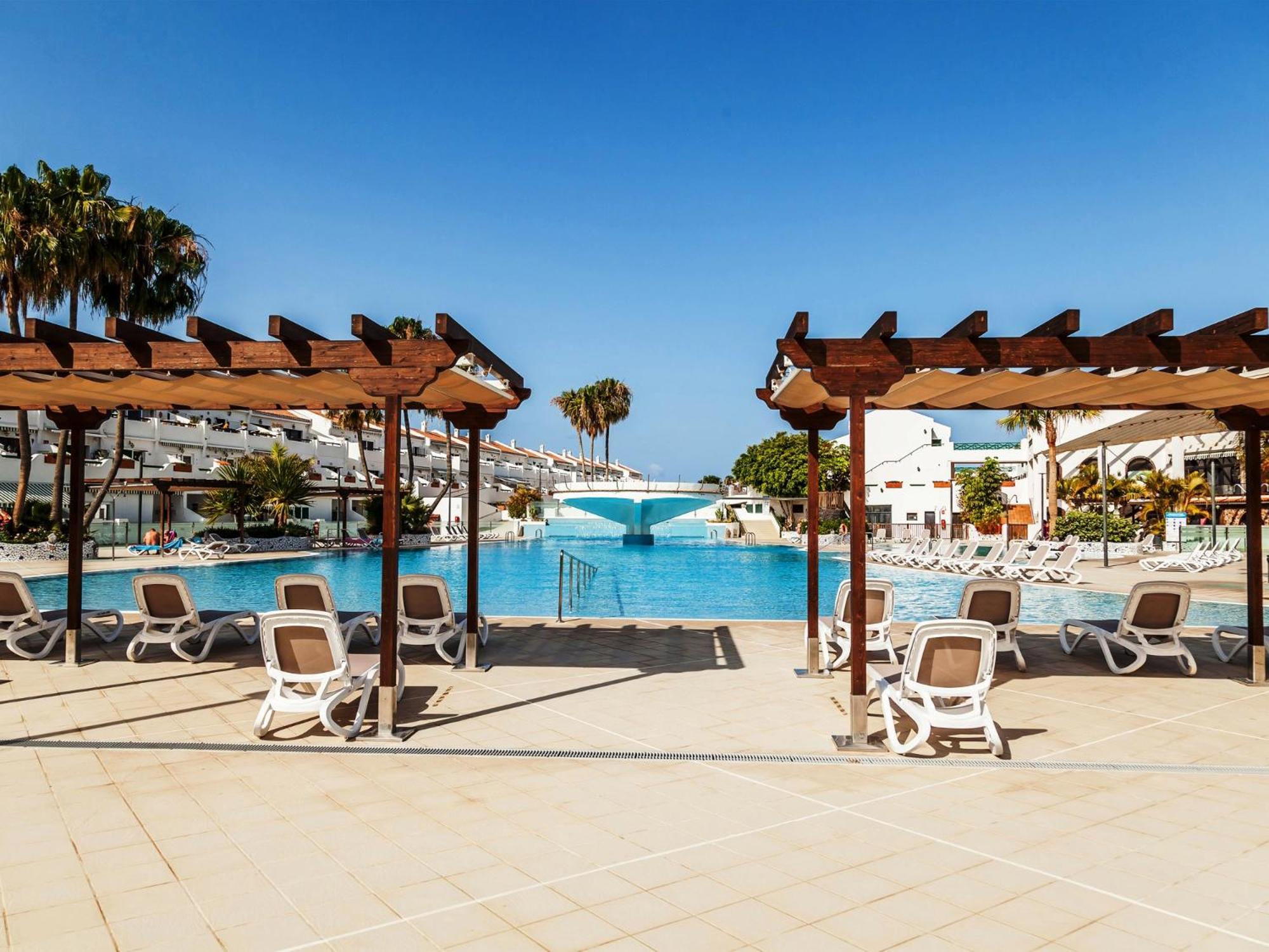 BLUE WATERS Apartment with heated pool