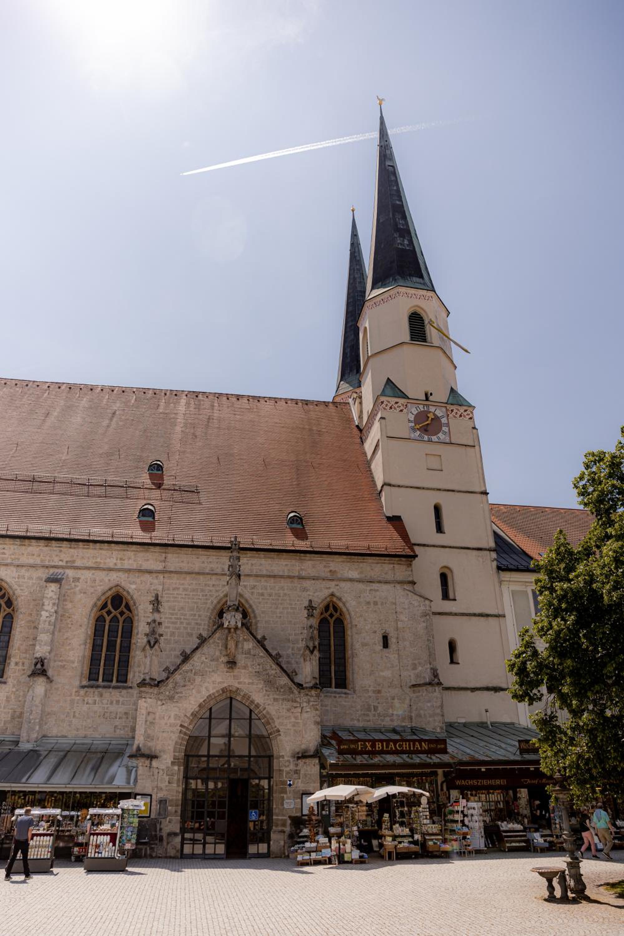 C4S COME4STAY Altötting - 3-Zi Whg I Zentrale Lage I Parkplatz I Balkon I WIFI I SmartTV I 1 Kingsize, 1 Queensize Bett I Office Arbeitsplatz I Wohnbereich