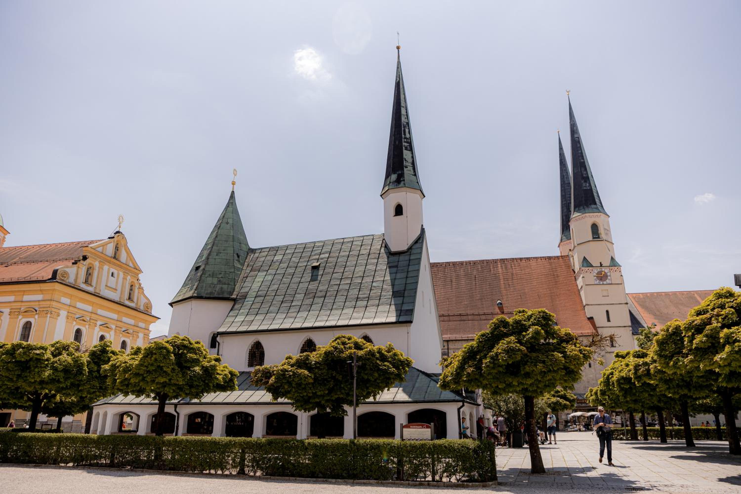 C4S COME4STAY Altötting - 3-Zi Whg I Zentrale Lage I Parkplatz I Balkon I WIFI I SmartTV I 1 Kingsize, 1 Queensize Bett I Office Arbeitsplatz I Wohnbereich