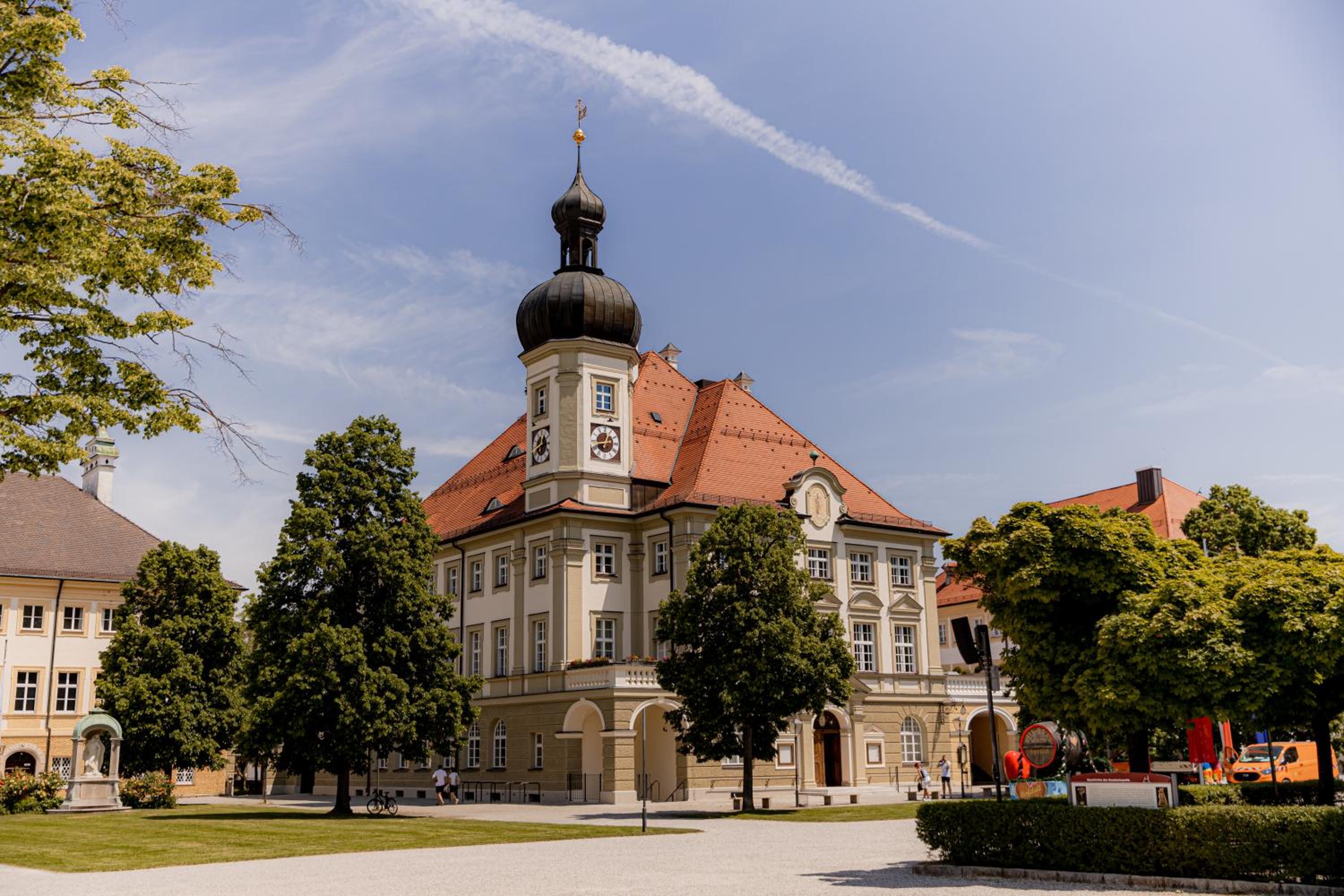 C4S COME4STAY Altötting - 3-Zi Whg I Zentrale Lage I Parkplatz I Balkon I WIFI I SmartTV I 1 Kingsize, 1 Queensize Bett I Office Arbeitsplatz I Wohnbereich