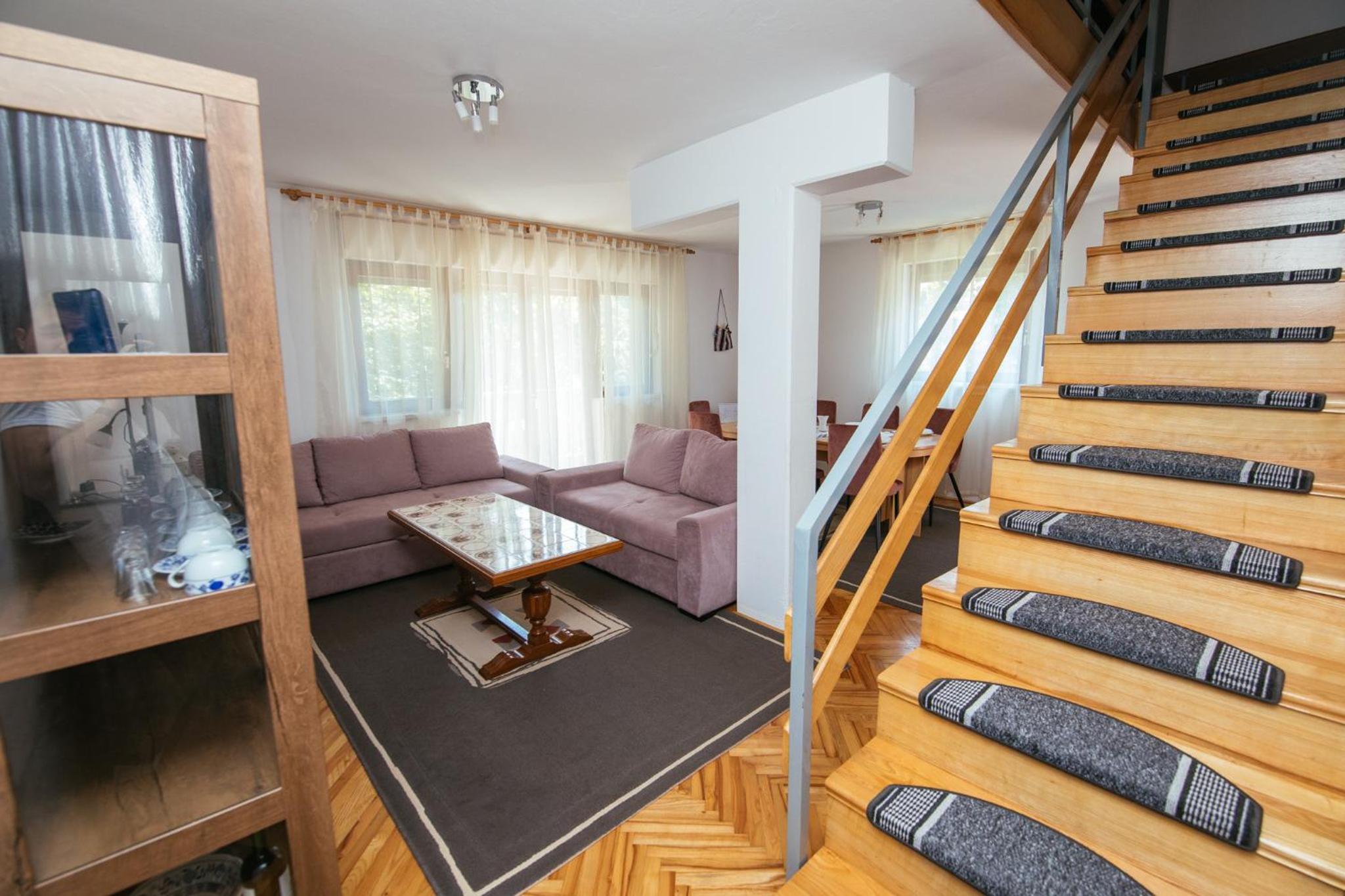 Weeksa Vacation Home