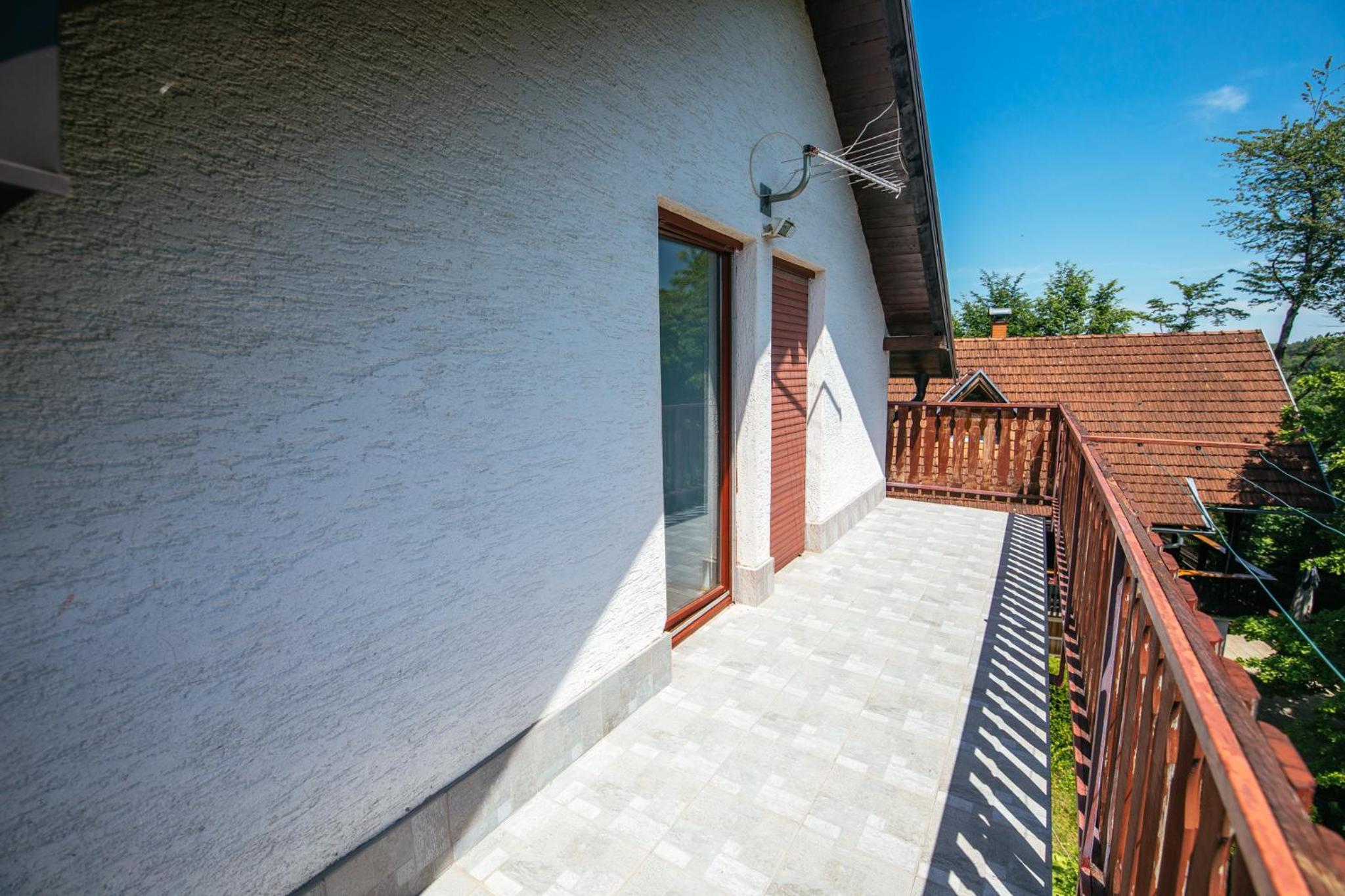Weeksa Vacation Home