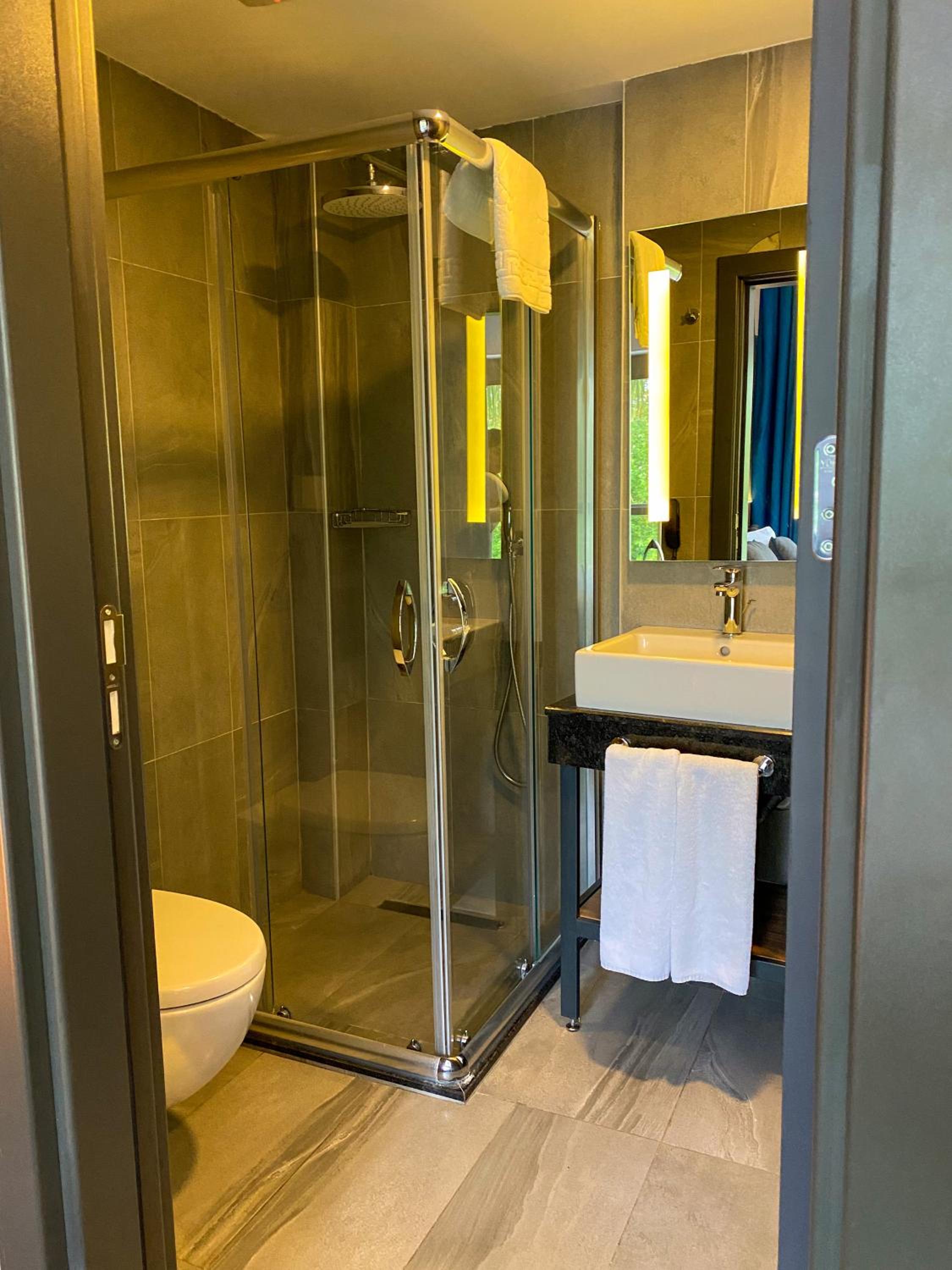 Falcon 1511 - Image 14