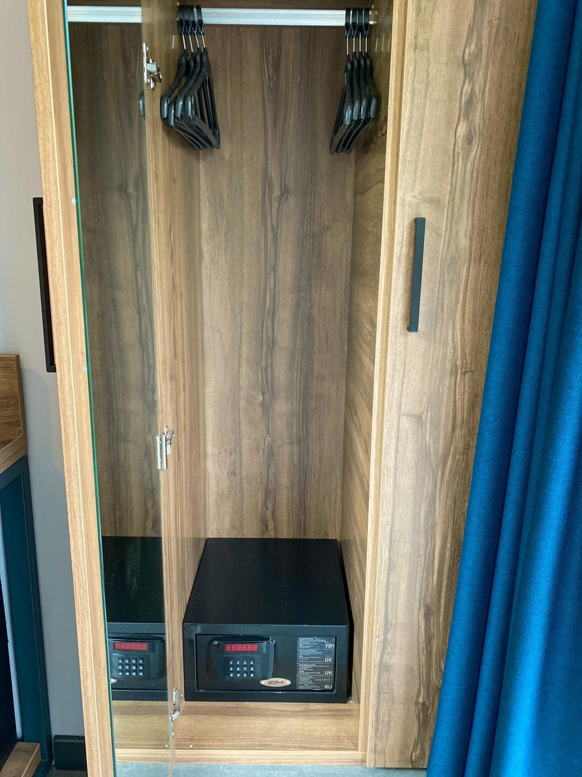 Falcon 1511 - Image 16