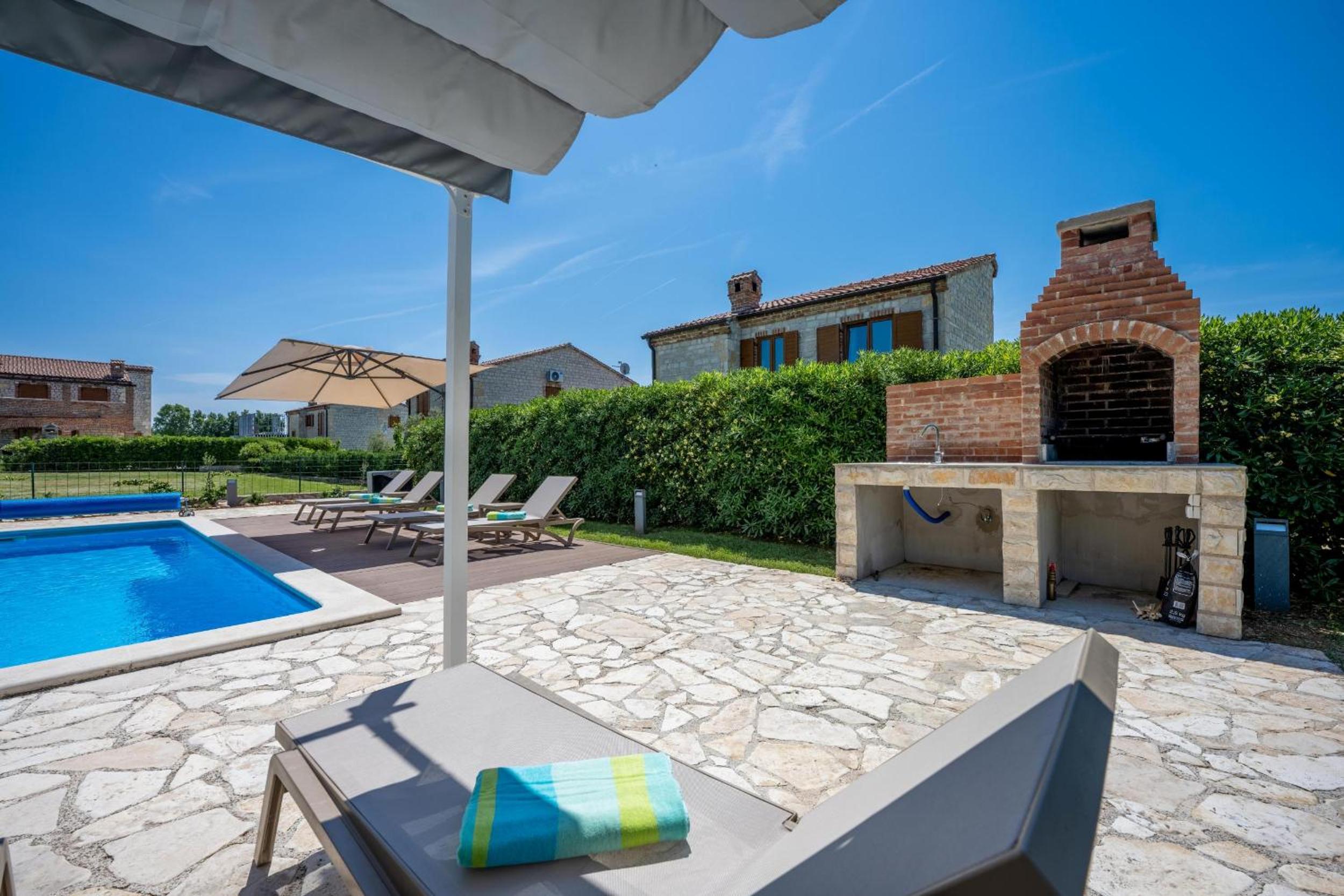 Paradis Villa Stone Queen with Heated Pool view 4