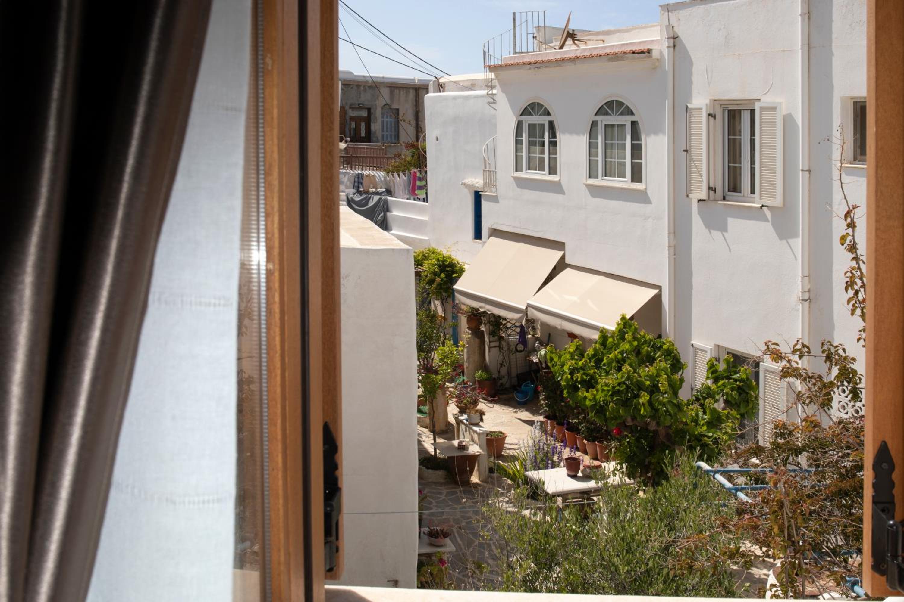 Cycladic sea view house near the Castle