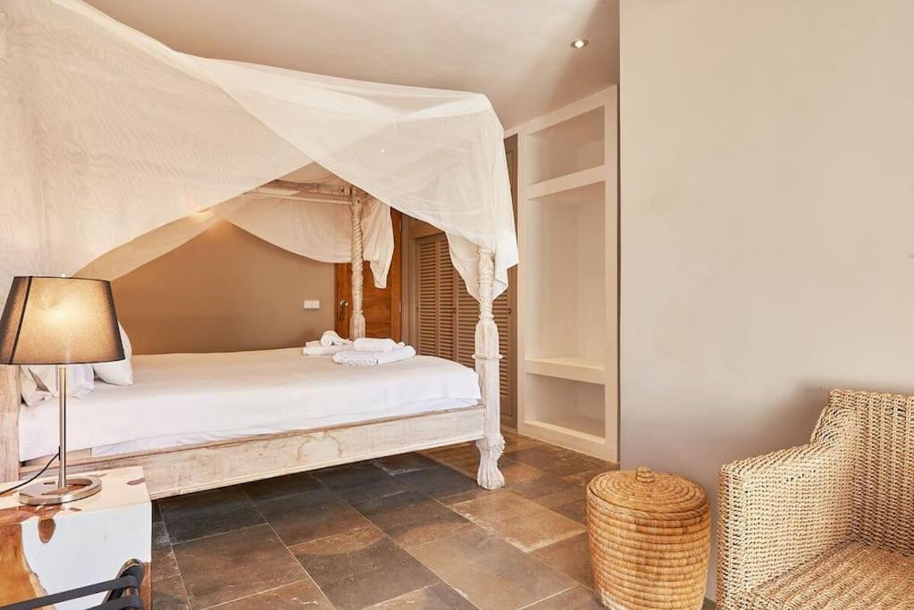 Villa Larosa with seaview in Es Cubells Ibiza