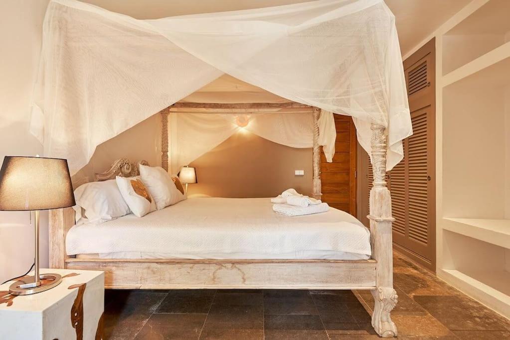 Villa Larosa with seaview in Es Cubells Ibiza