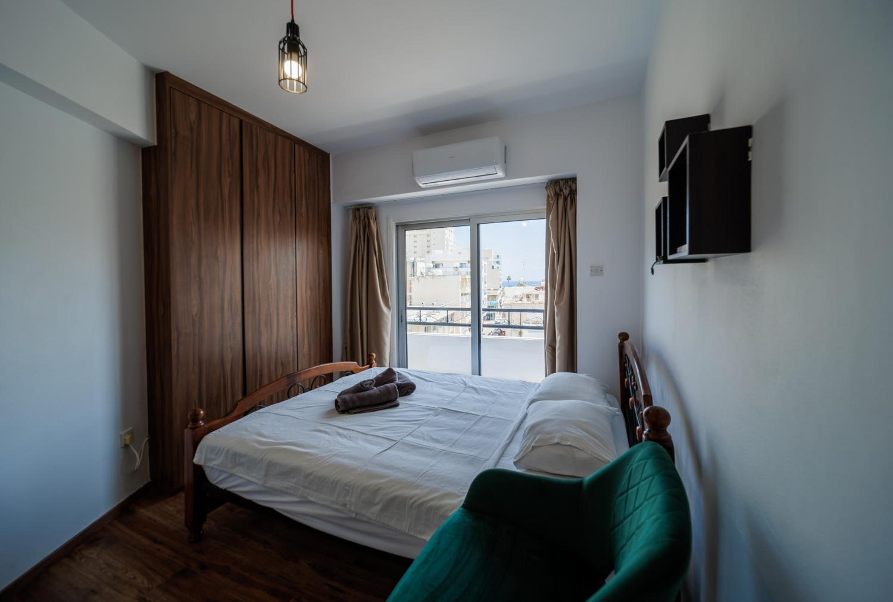 Sea View City Centre 3bed Apartment