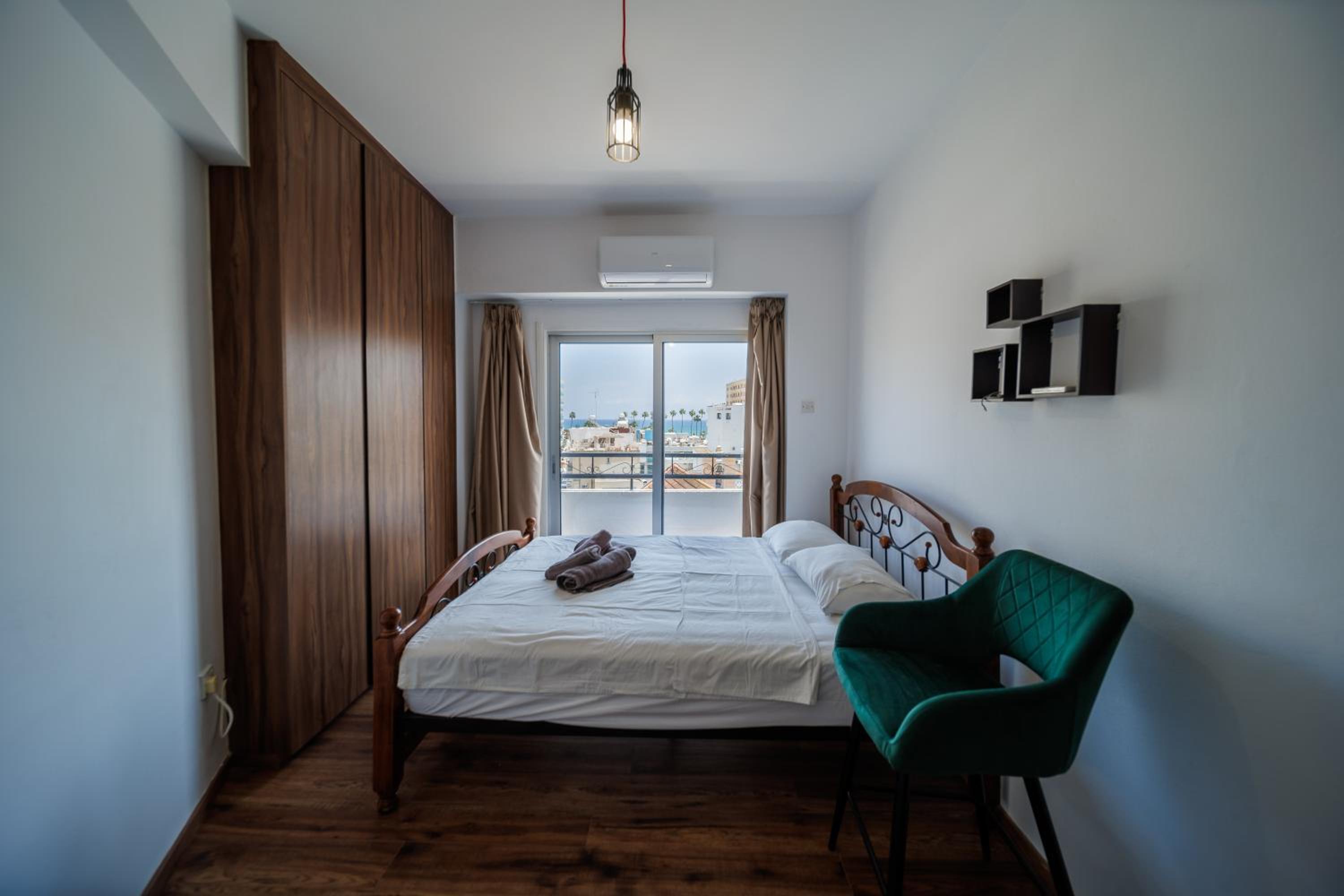 Sea View City Centre 3bed Apartment